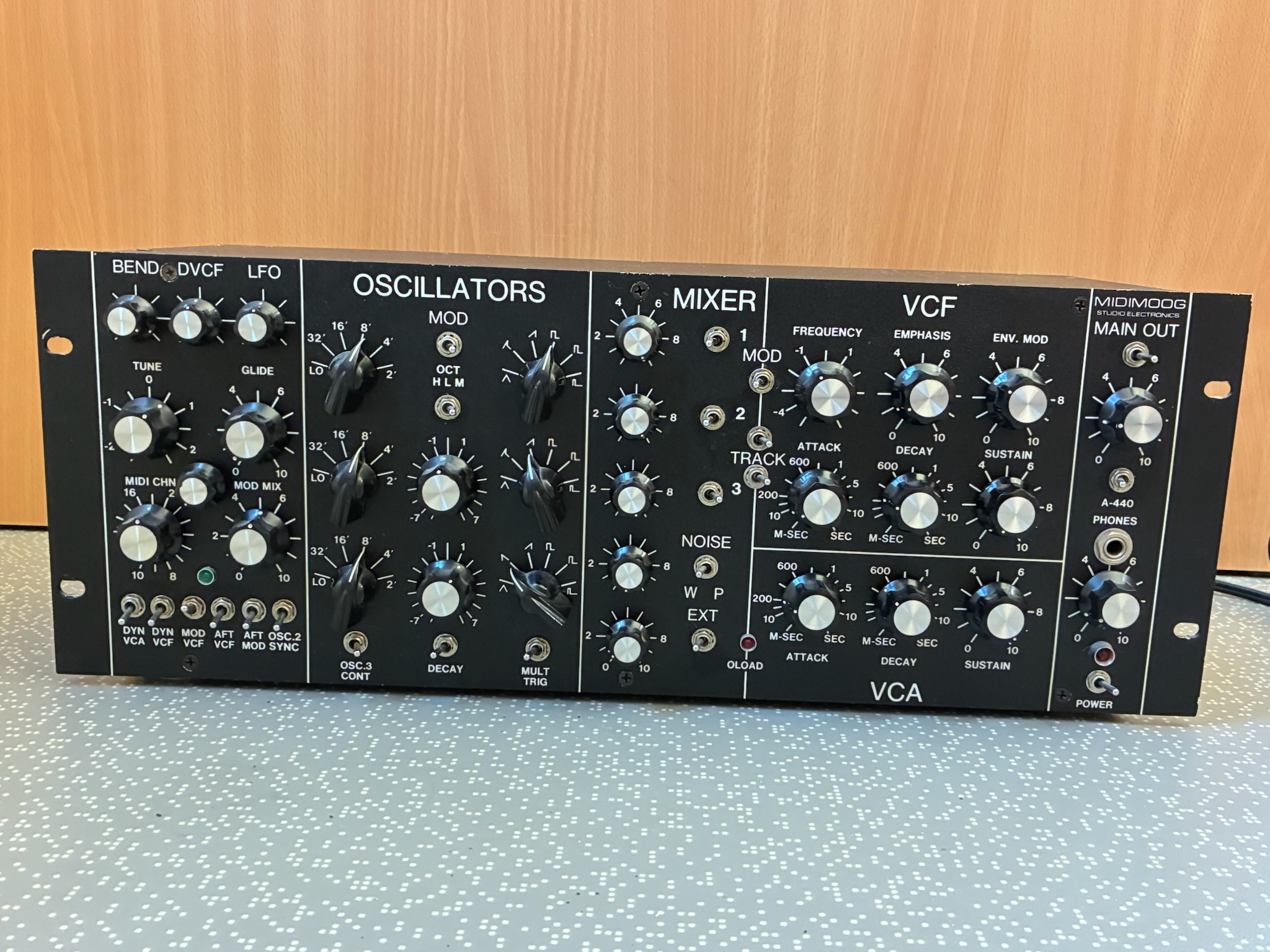 Midi moog entièrement révisé