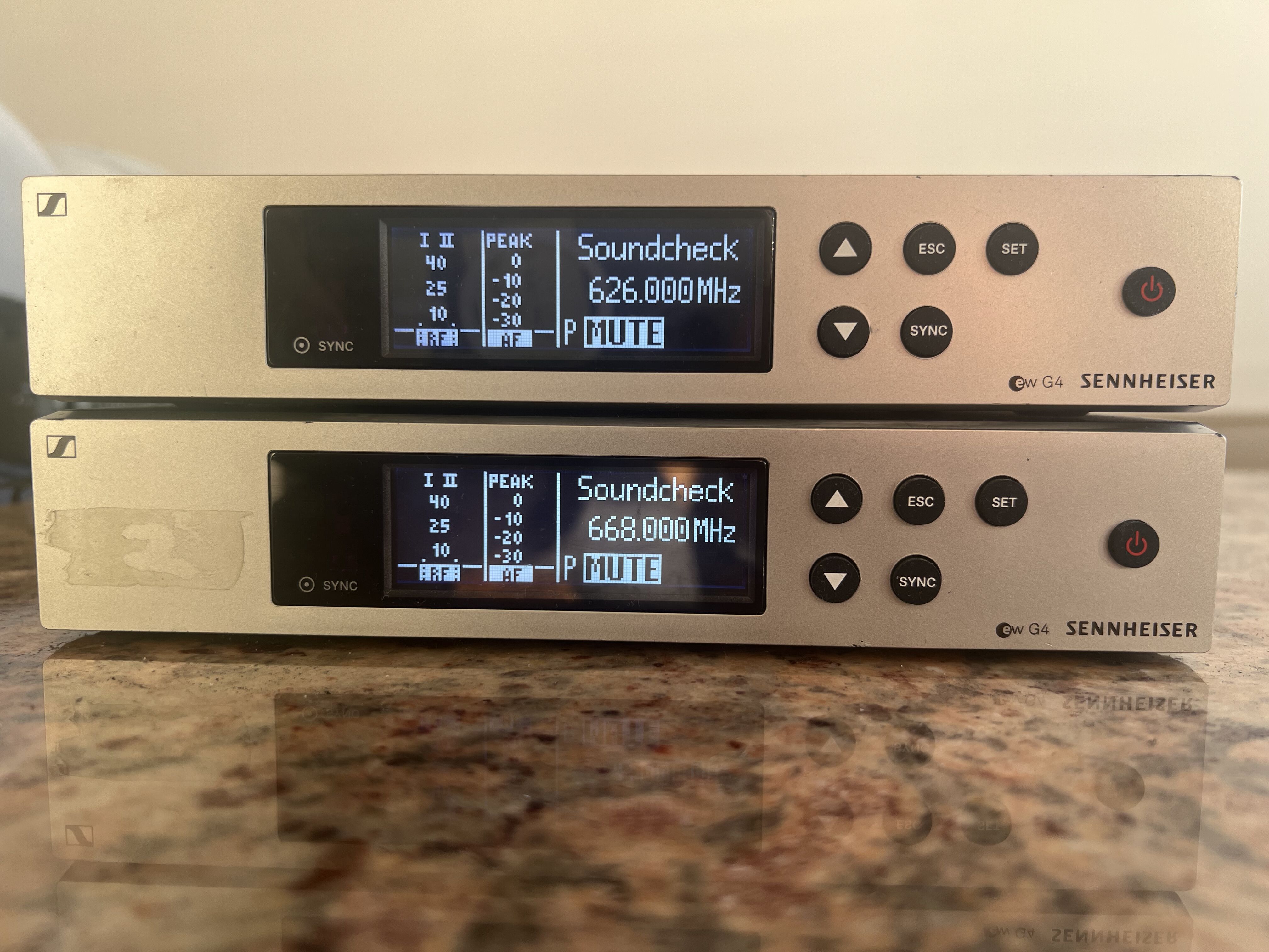 2 ENSEMBLES HF MAINS. EW G4. Prix Unitaire.