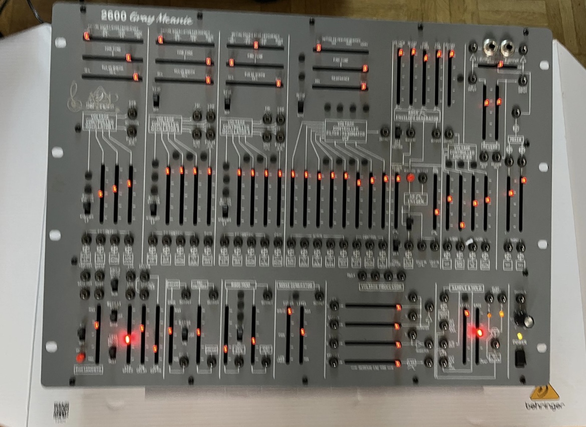 Vends behringer 2600 Gray Meanie 