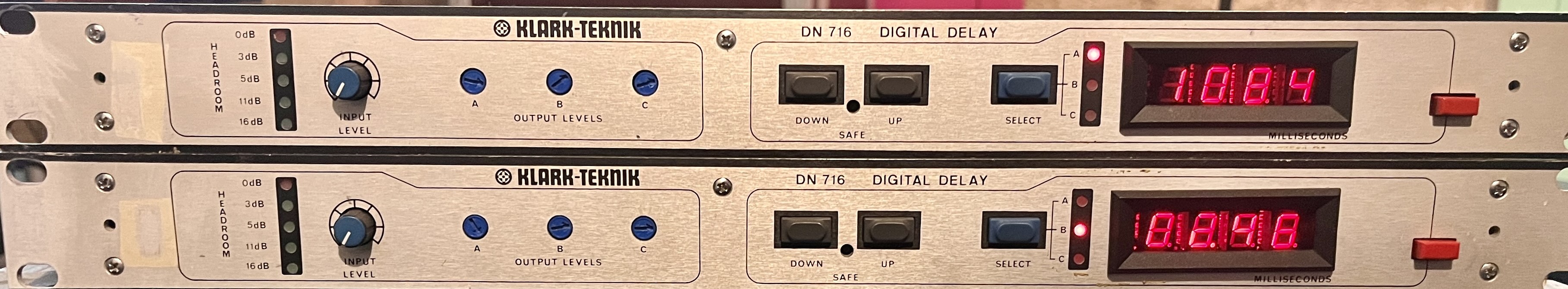 Vends deux Klark Teknik DN 716 Digital Delay