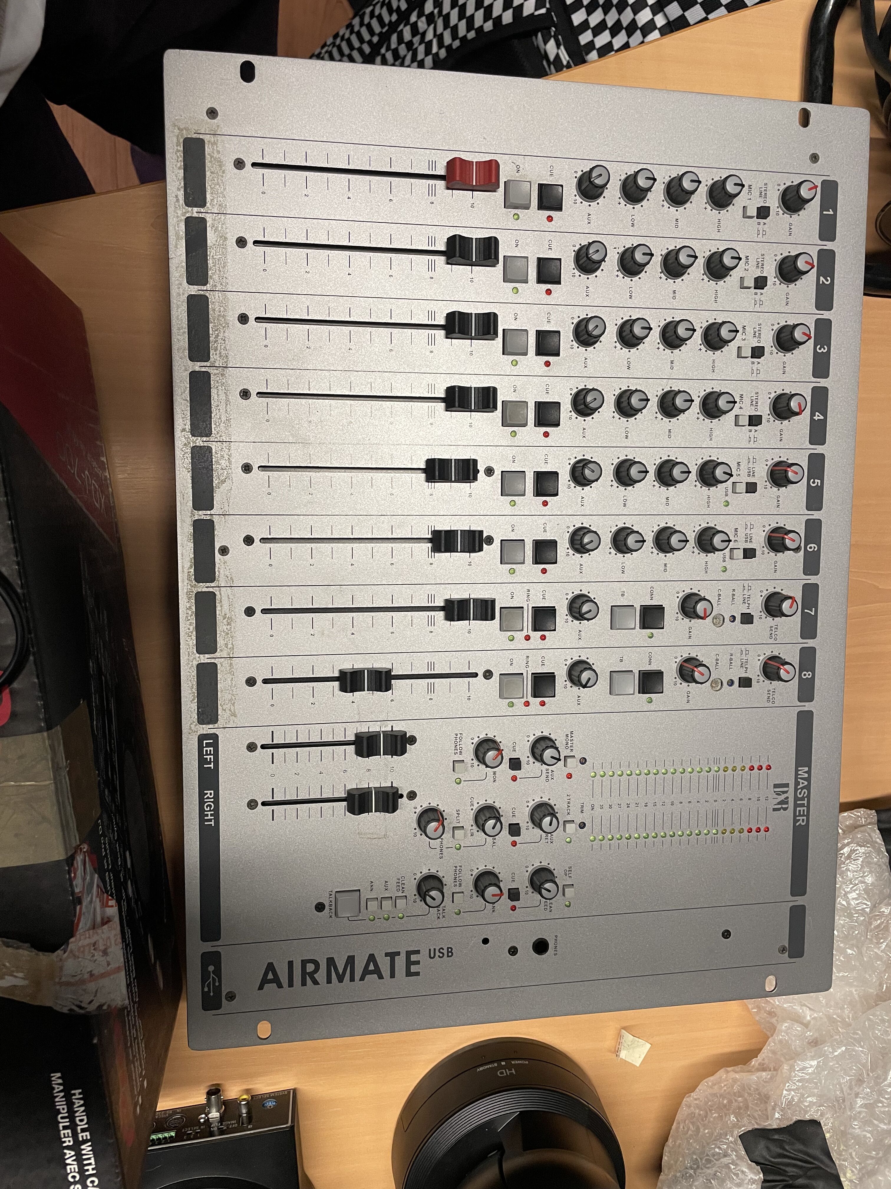 D&R Airmate, Console hybride de broadcast