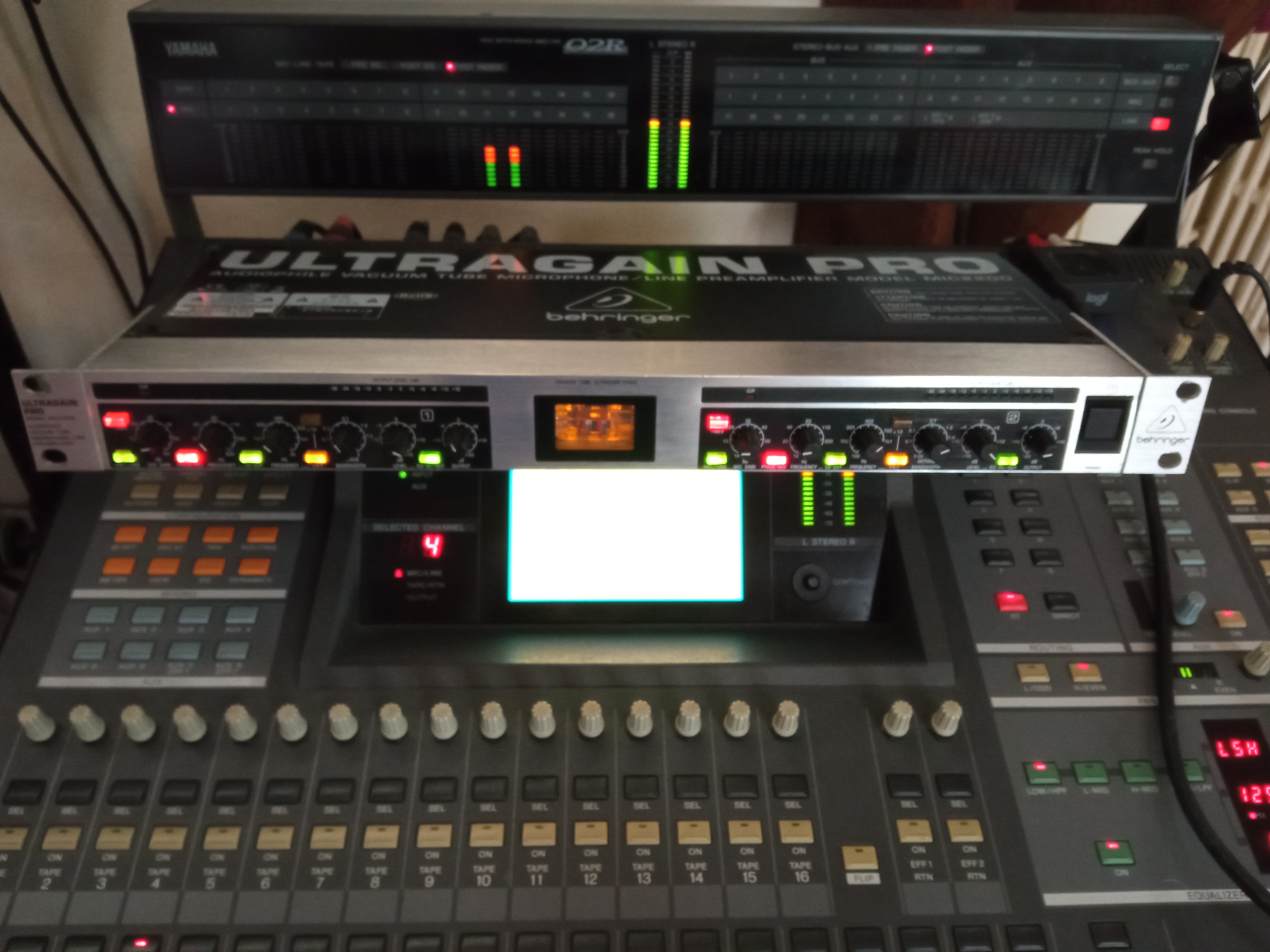 Ultragain Pro MIC2200 Behringer