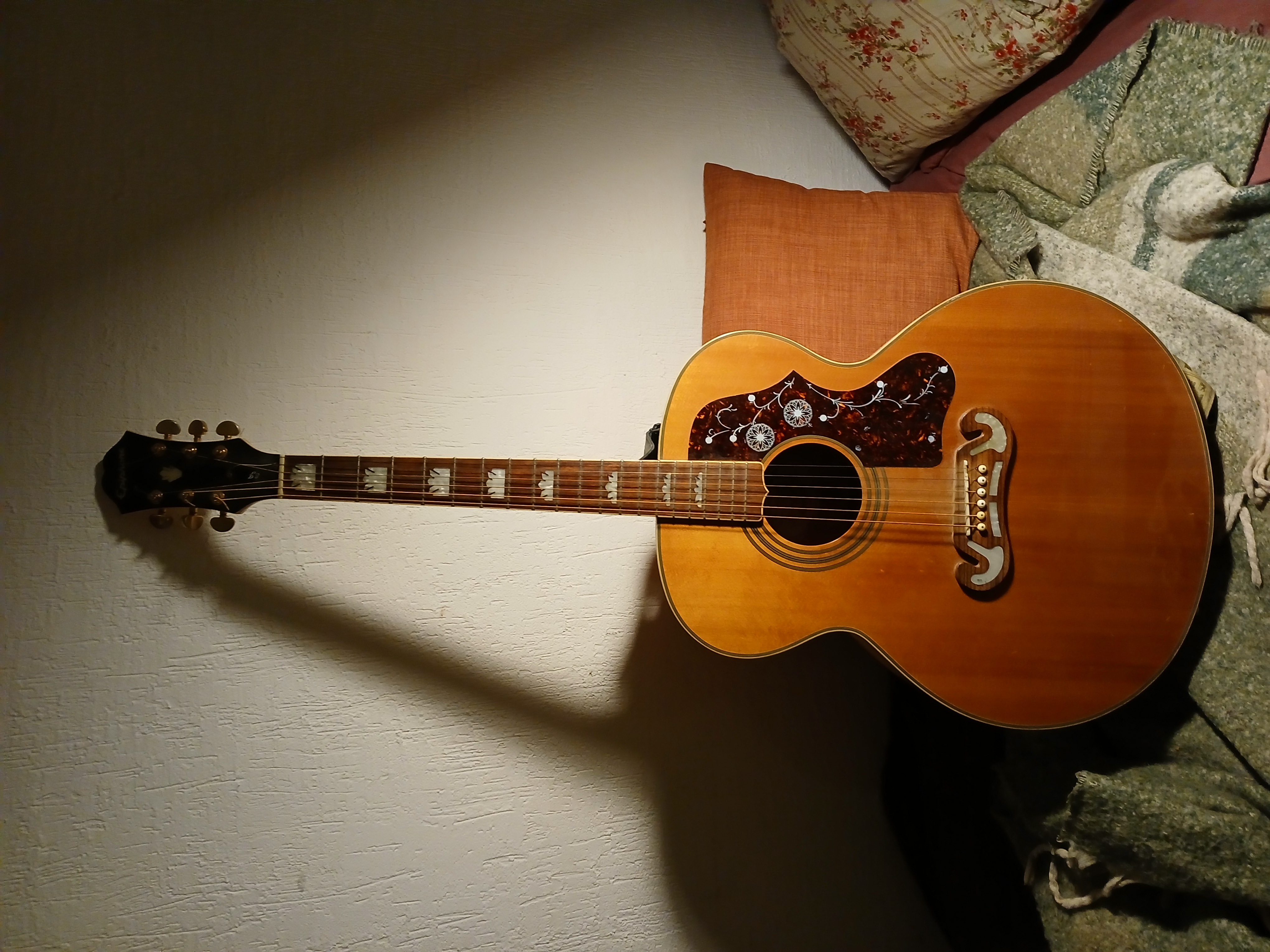 Vends guitare epiphone ej 200 N