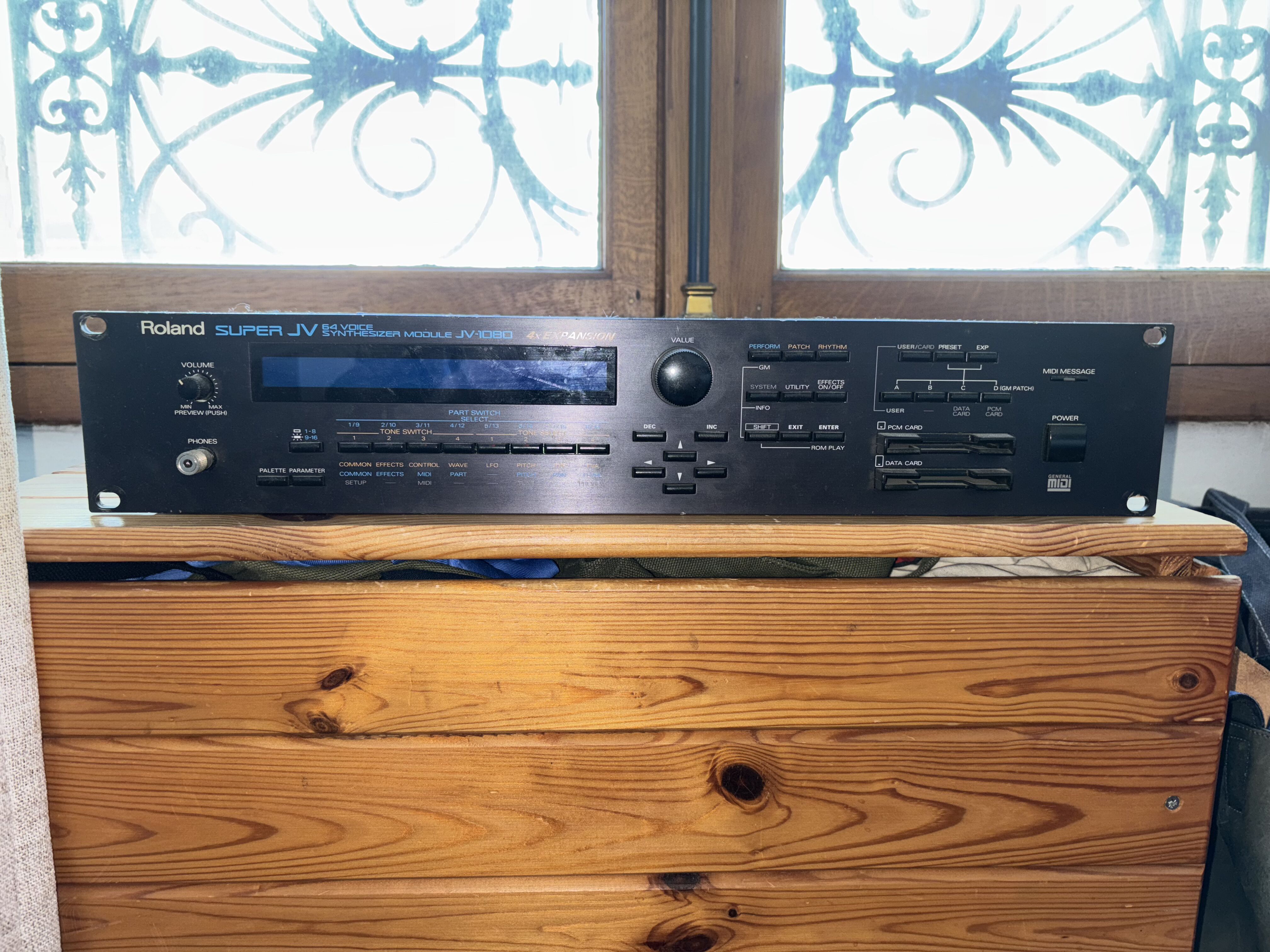 Vends Roland JV-1080 - Paris centre