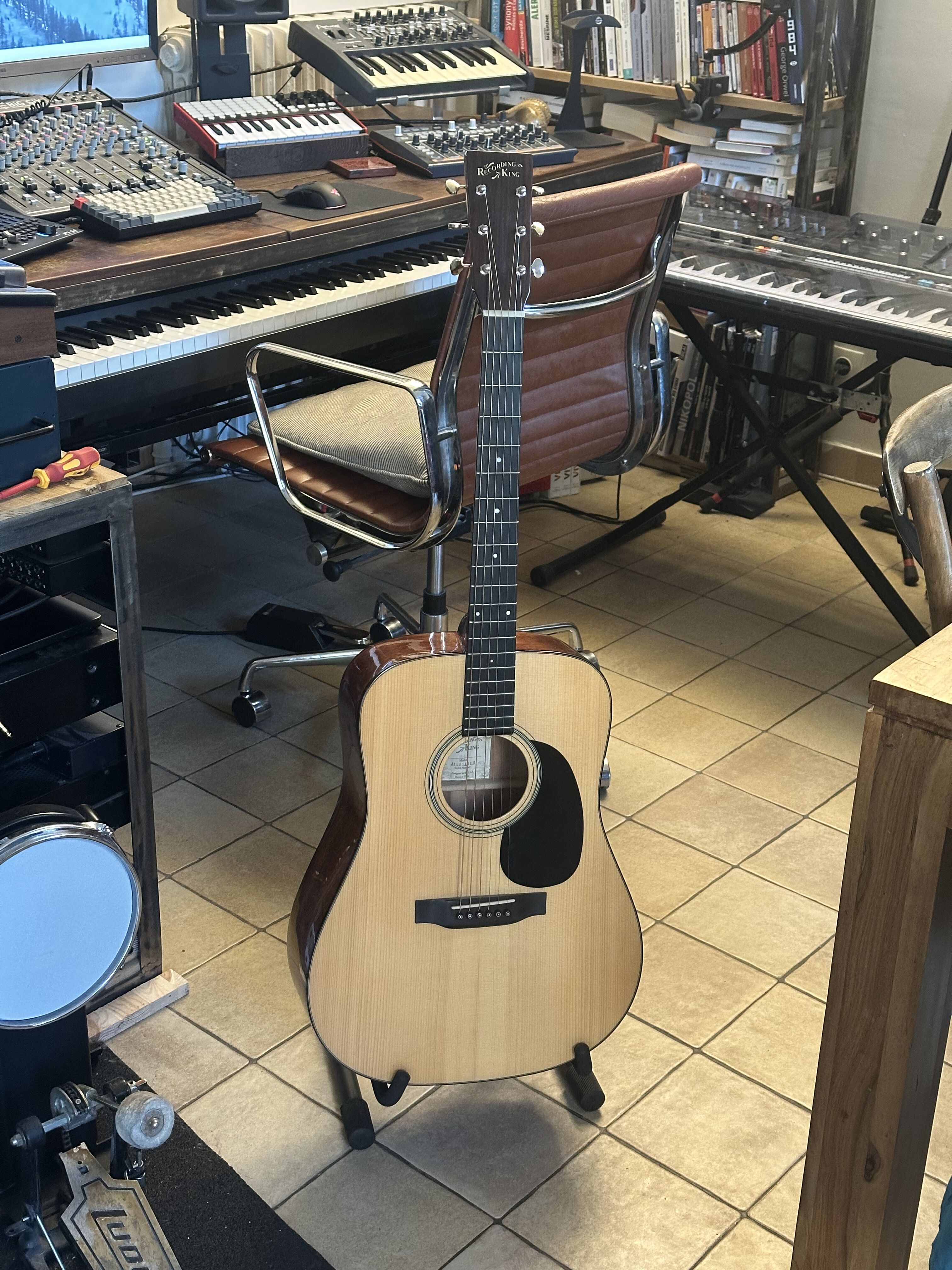 Recording King RD316 1er model clone de Martin D18