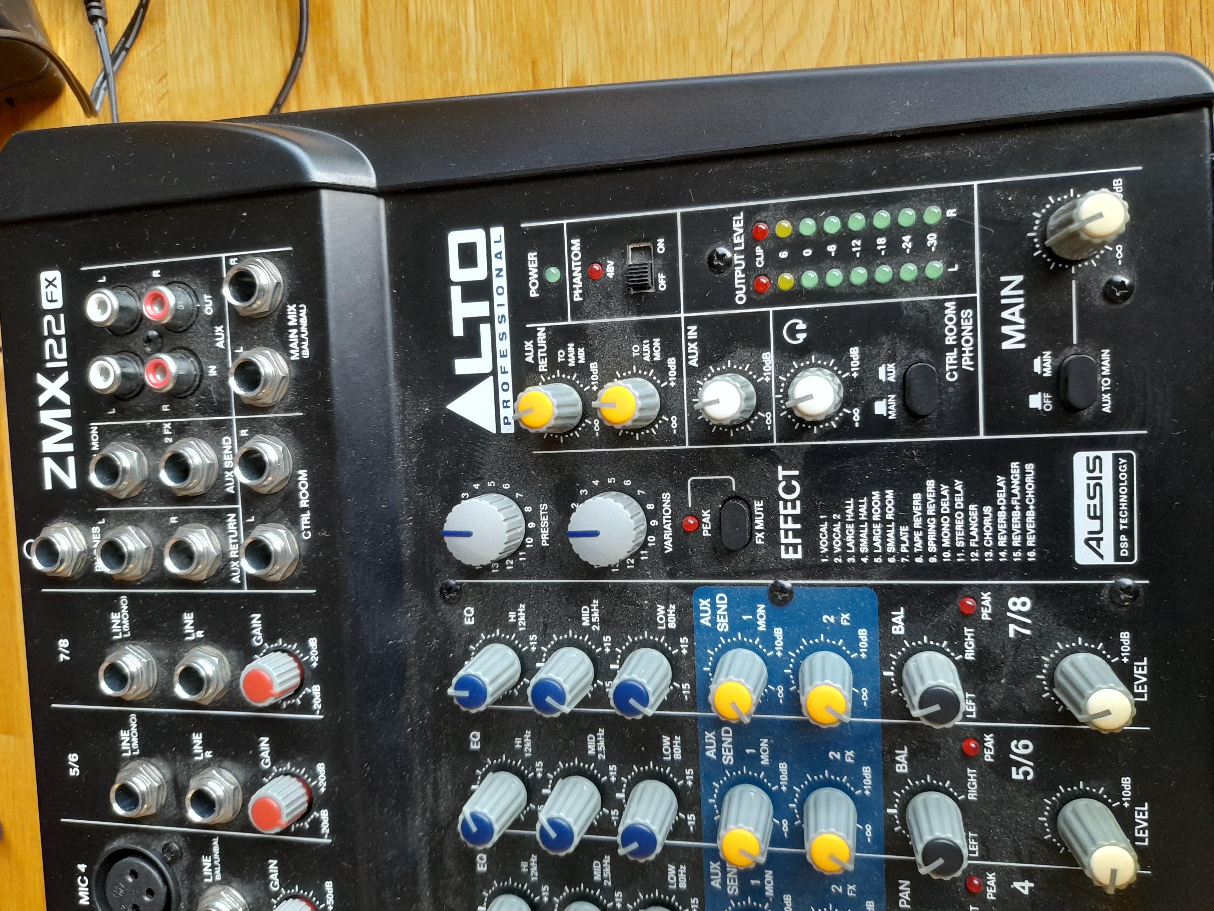Table de mixage Alto zmx 122fx 
