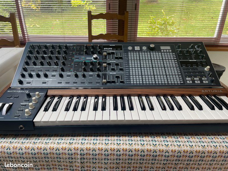 Arturia Matrix Brute synthétiseur analogique