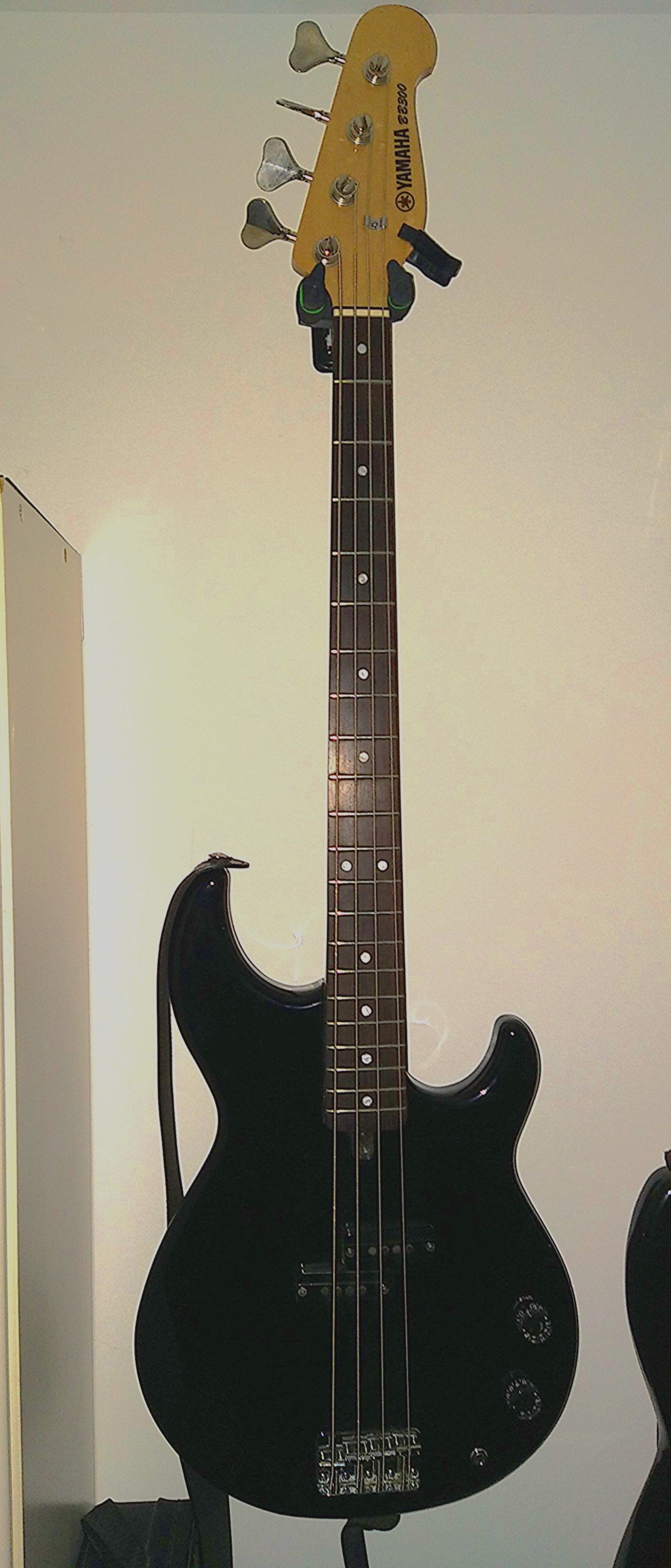 Basse YAMAHA BB 300 passive / 4C / entre 1990 & 94