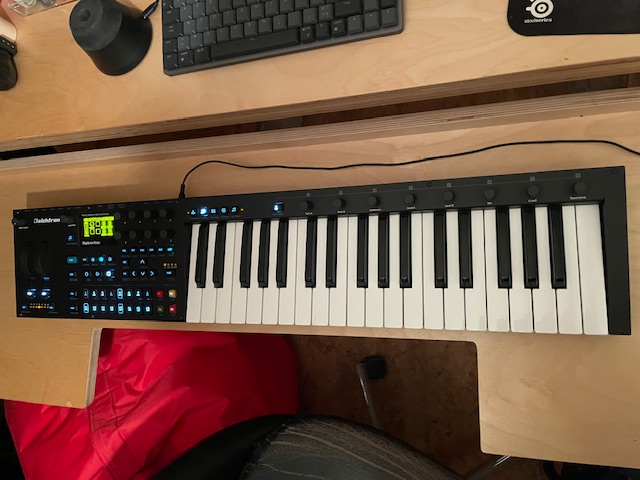 Synthé FM, séquenceur, controleur midi...