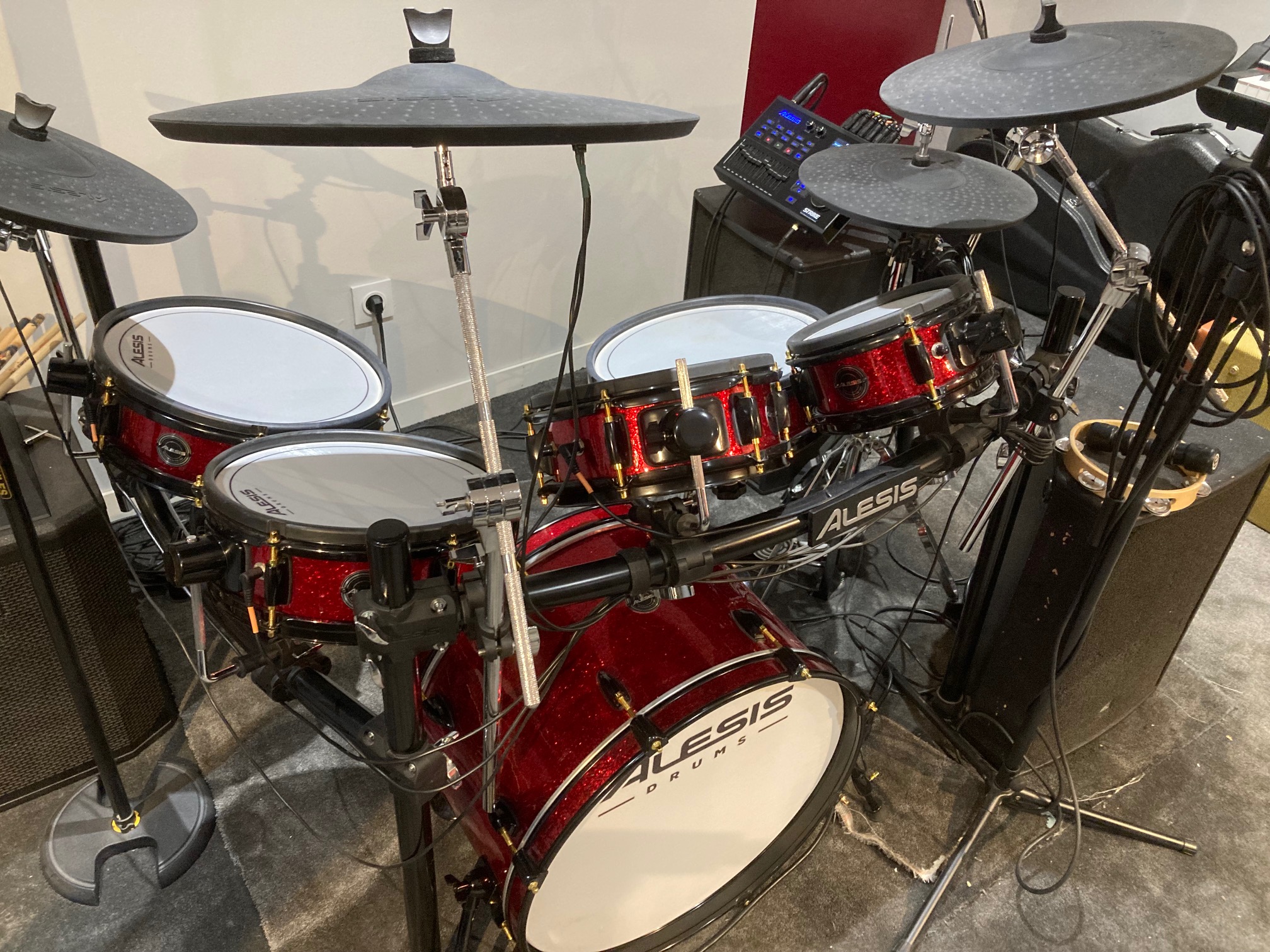 Vends batterie électronique ALESIS strike pro Special Edition (avec pédales incluses)