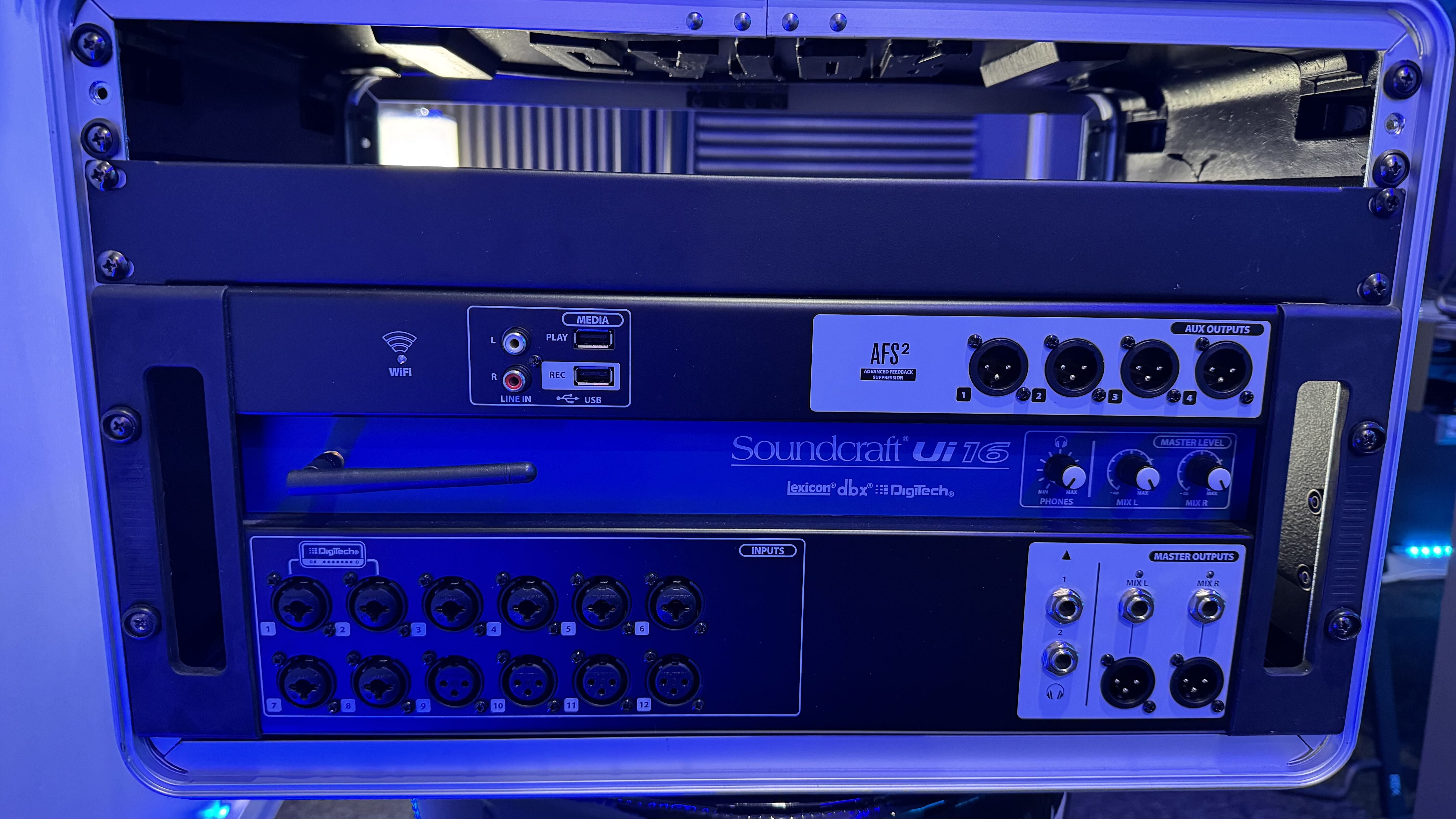 Table de mixage Soundcraft UI16 haute qualité scène et studio en parfait état