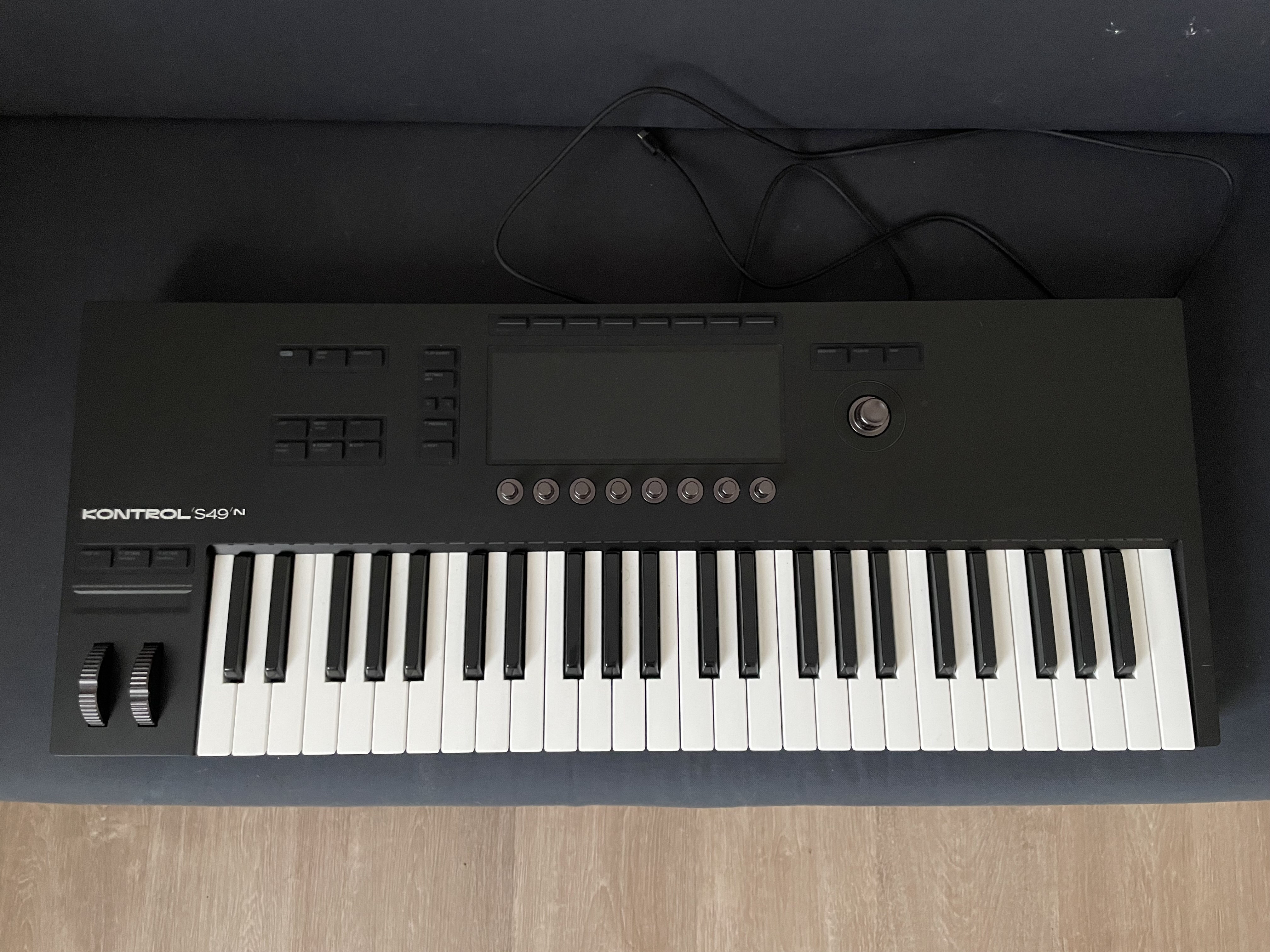 Vends Komplete Kontrol S49 MK3 neuf et sous garantie 