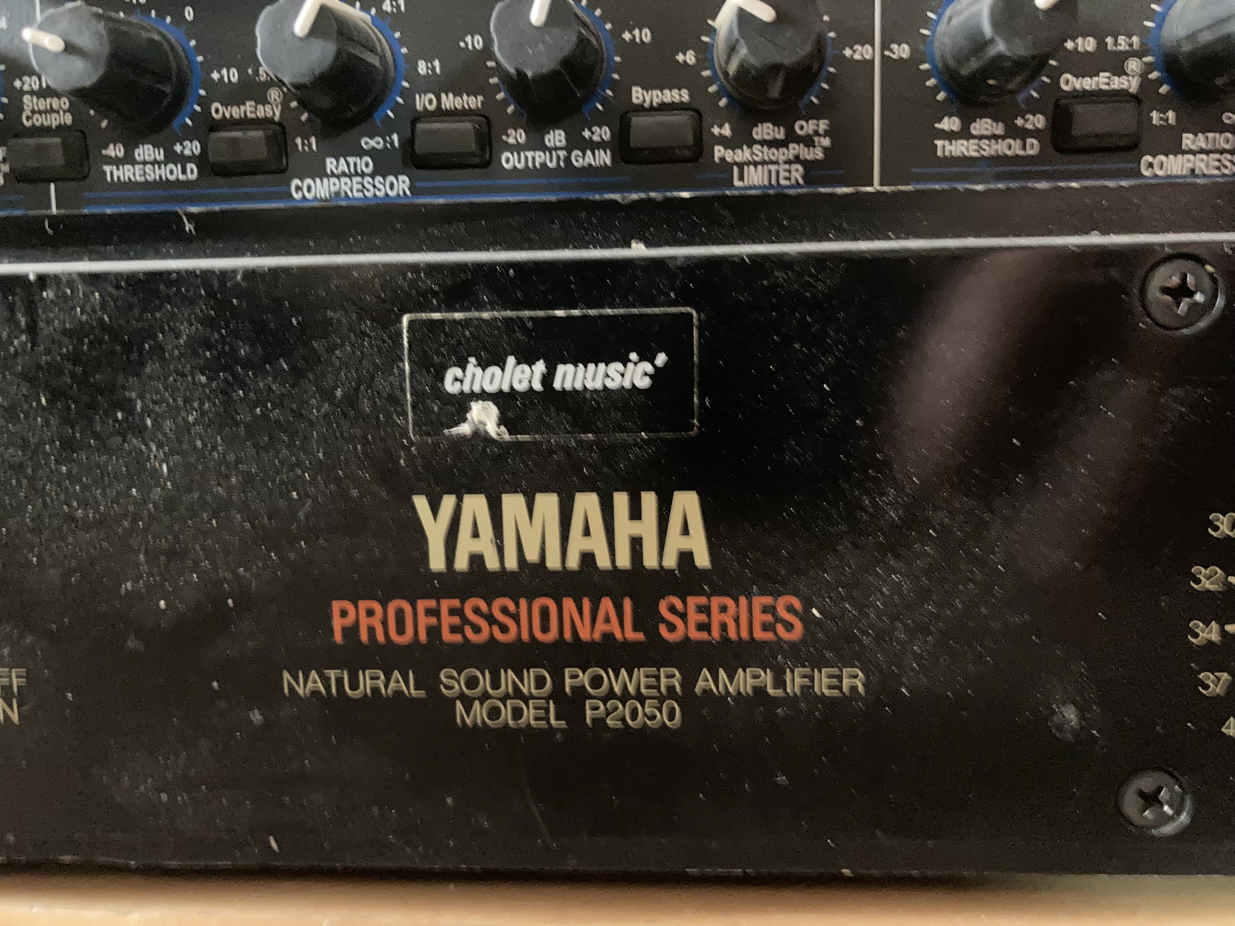 Ampli yamaha P2050