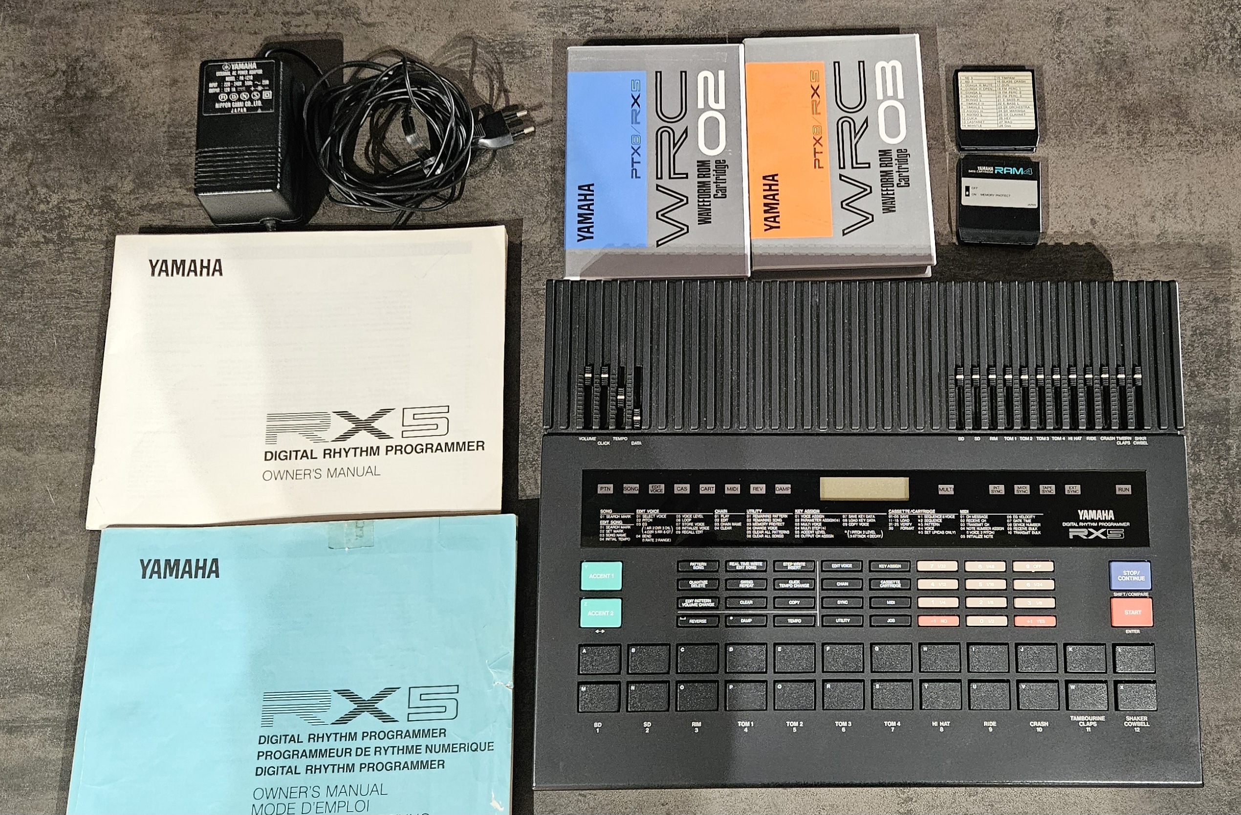 Yamaha RX5 TBE + 4 cartouches 