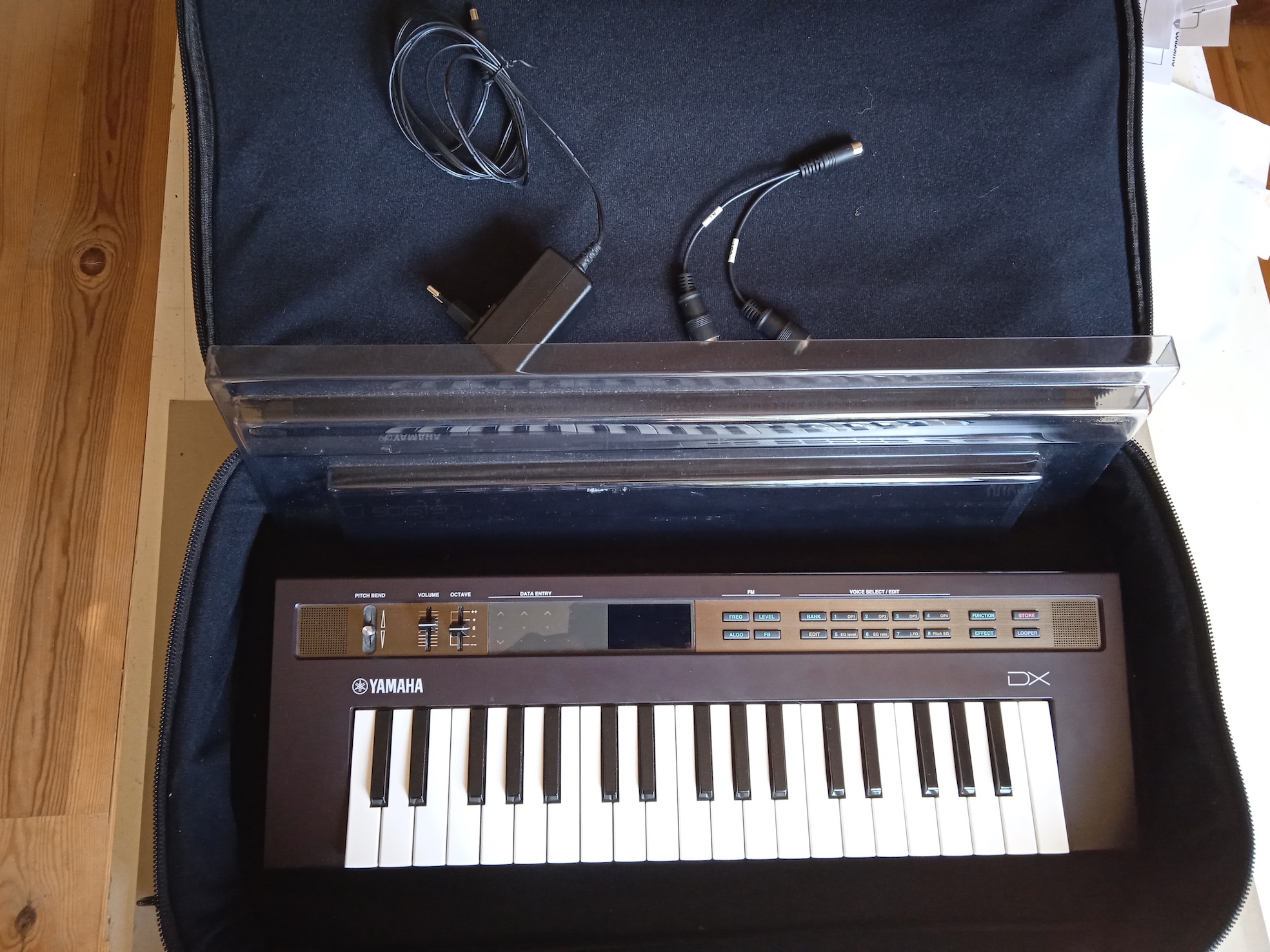 Vds Yamaha Reface DX + Decksaver!