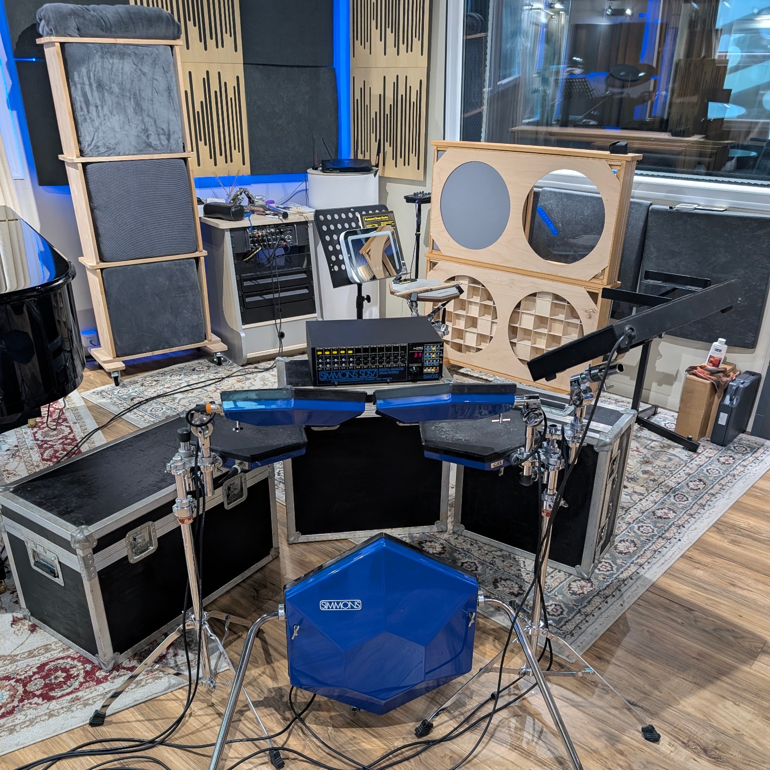 Simmons SDS-7 originale (années 80) – Fonctionnelle – Avec flight cases sur mesure