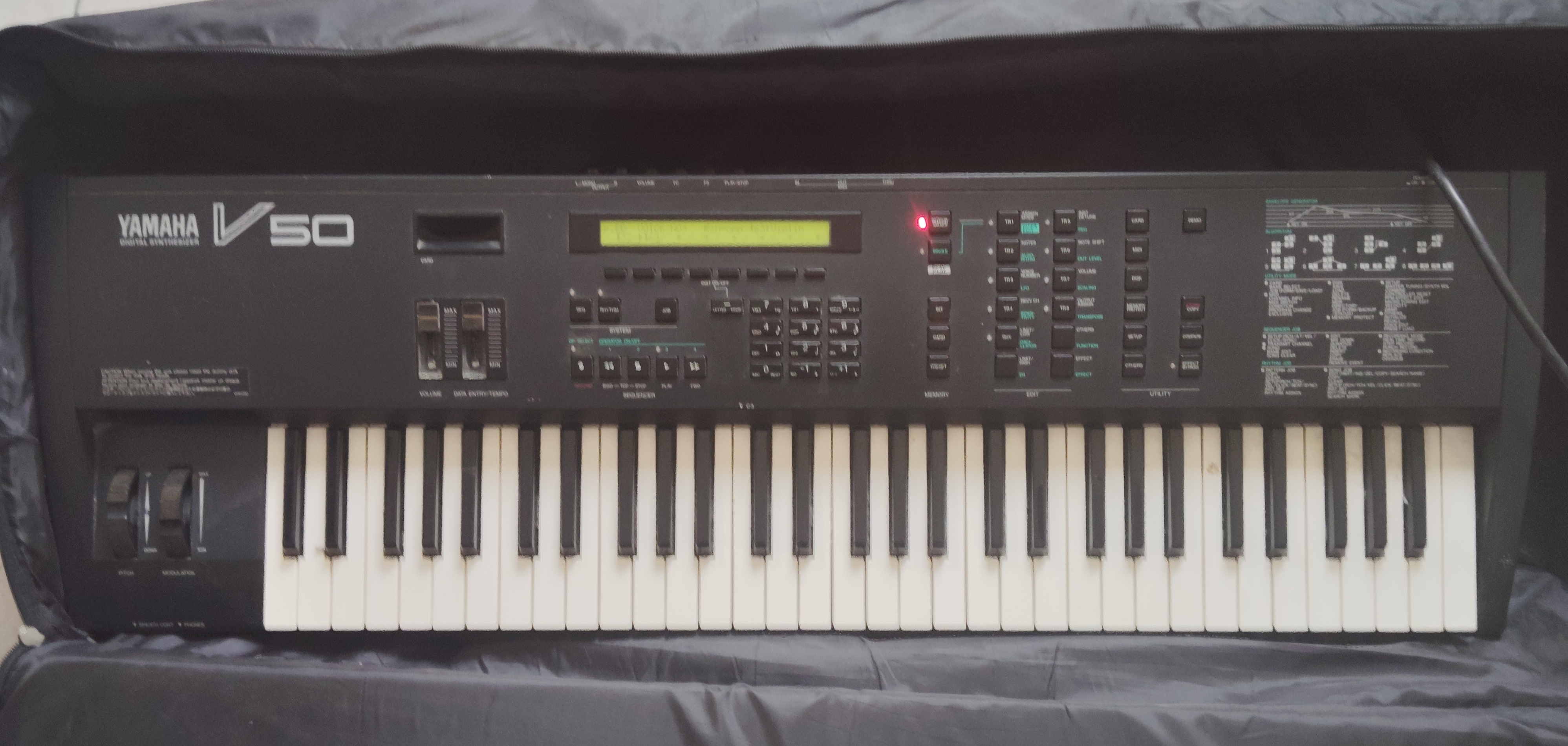 Vends synthétiseur Yamaha V50 