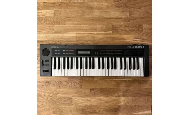 Roland Juno 1 + programmateur DT300