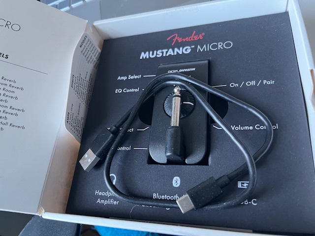 Vends Fender Mustang micro