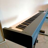 Vends piano de scène Korg D1 + fly case sur mesure