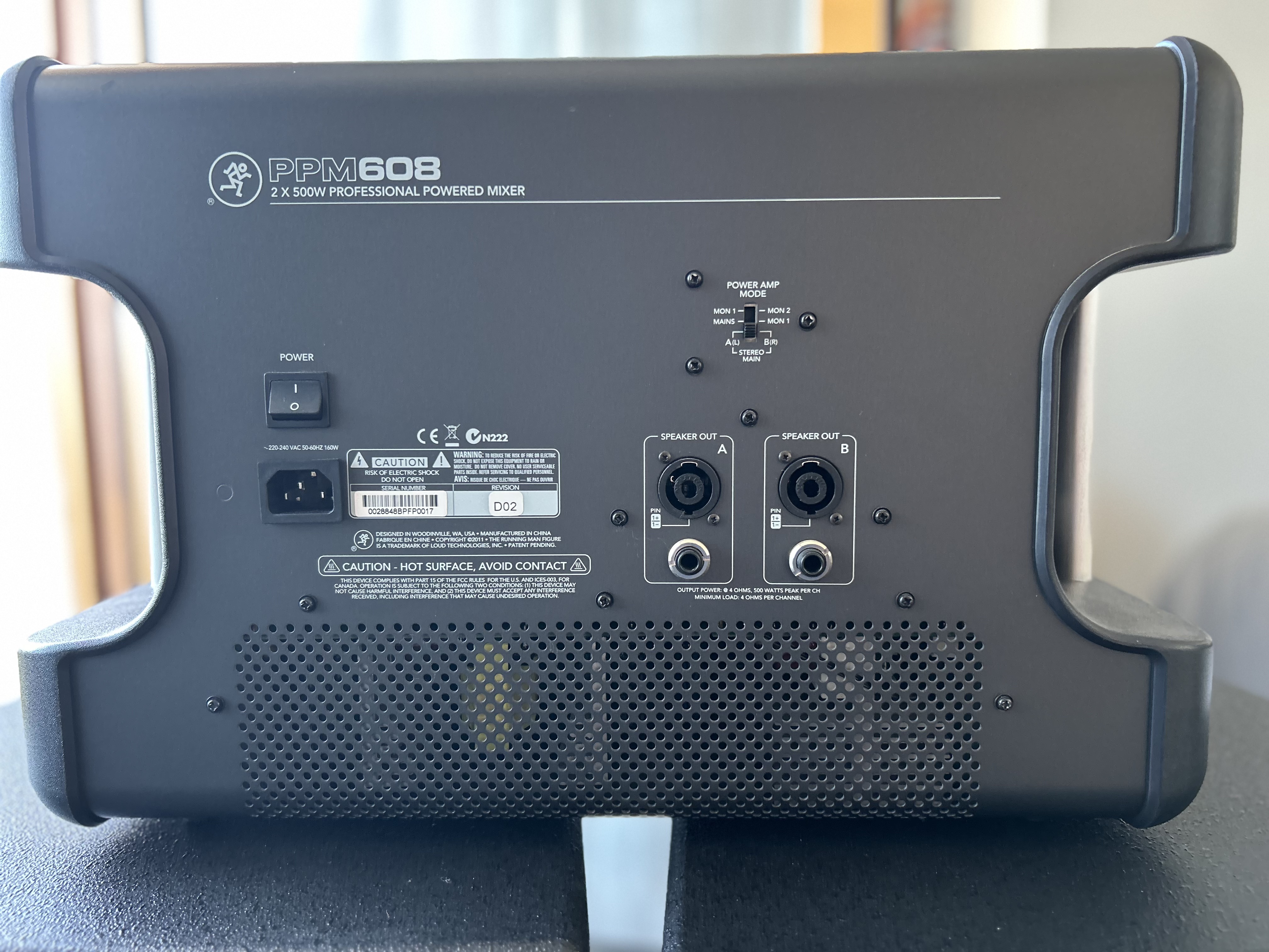 Vends Console amplifié 8 voies, 2 x 500W