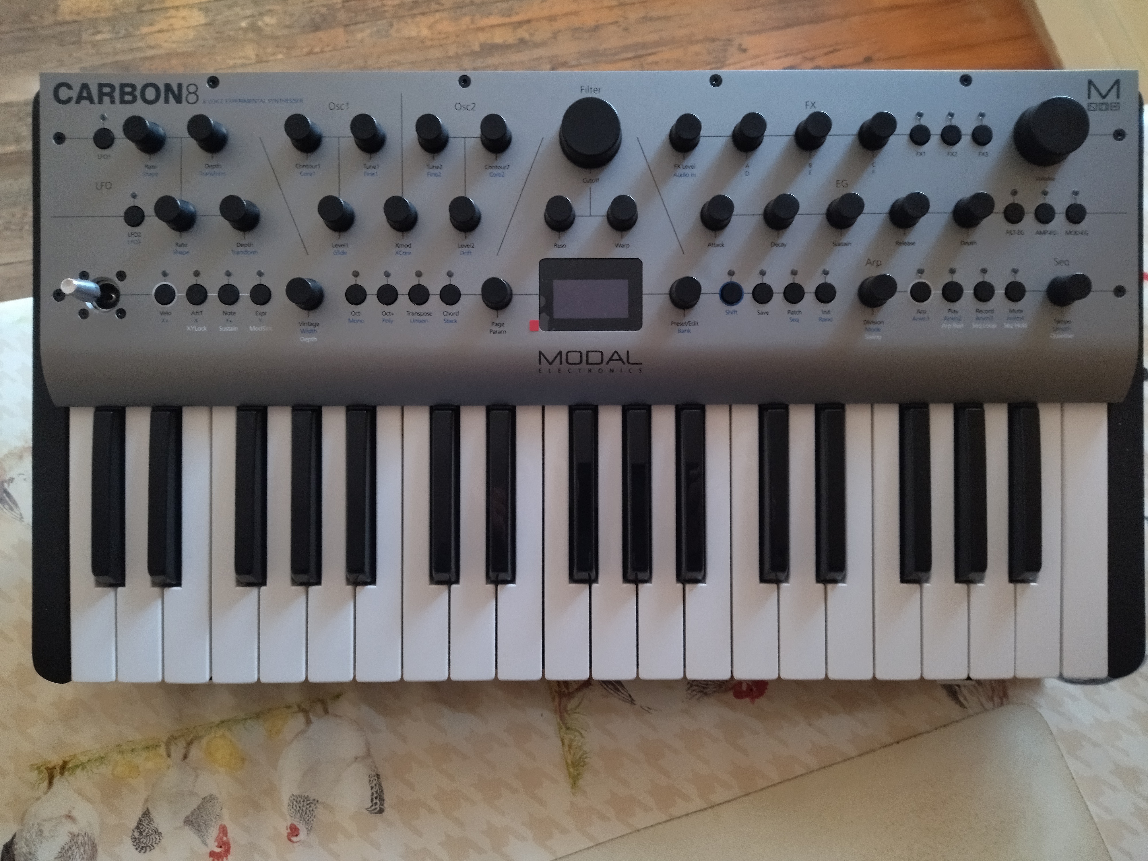vends synthé modal carbon8 37