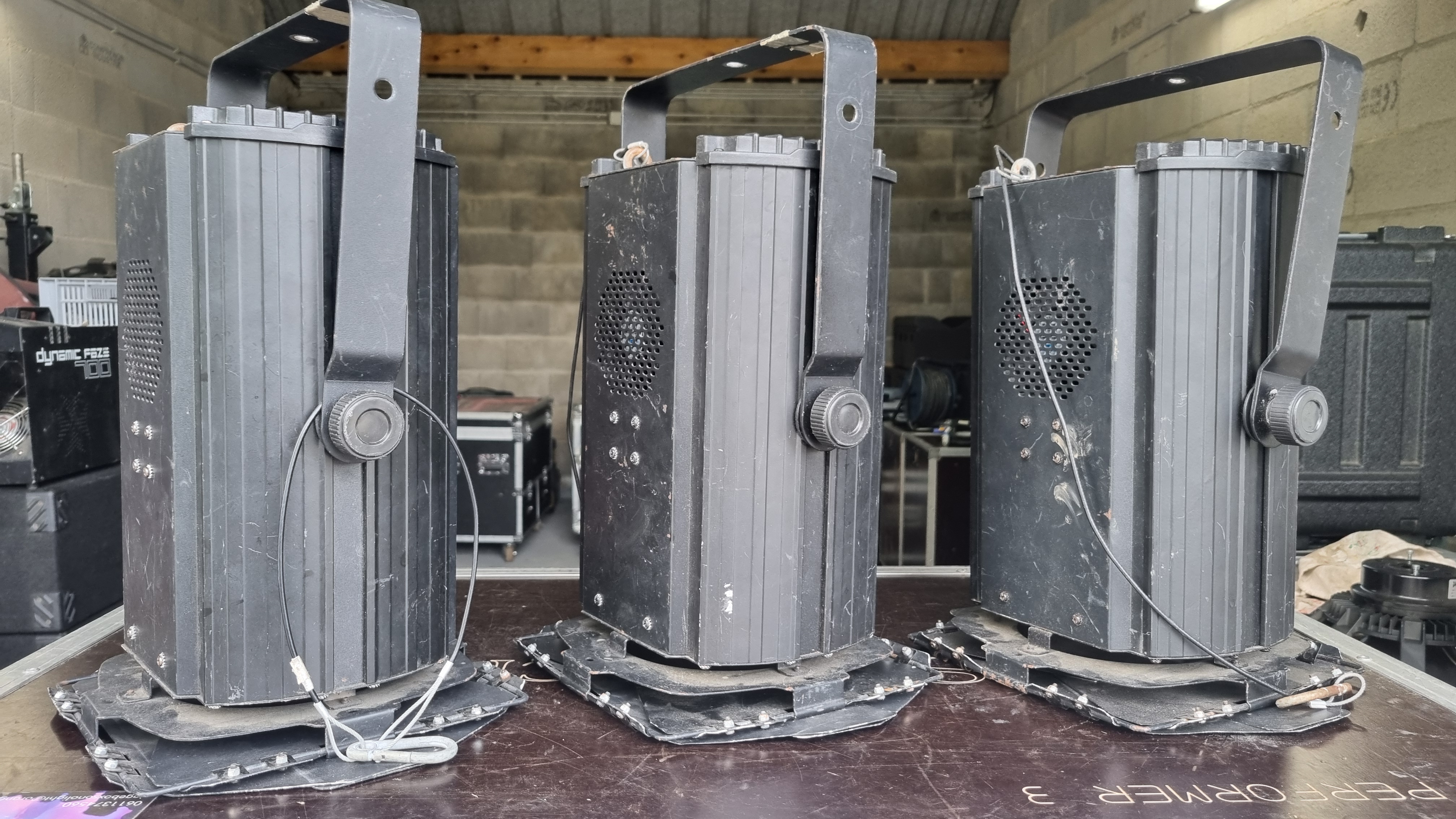 Pack 3 x Eurolite THA 100F fresnels + pièces