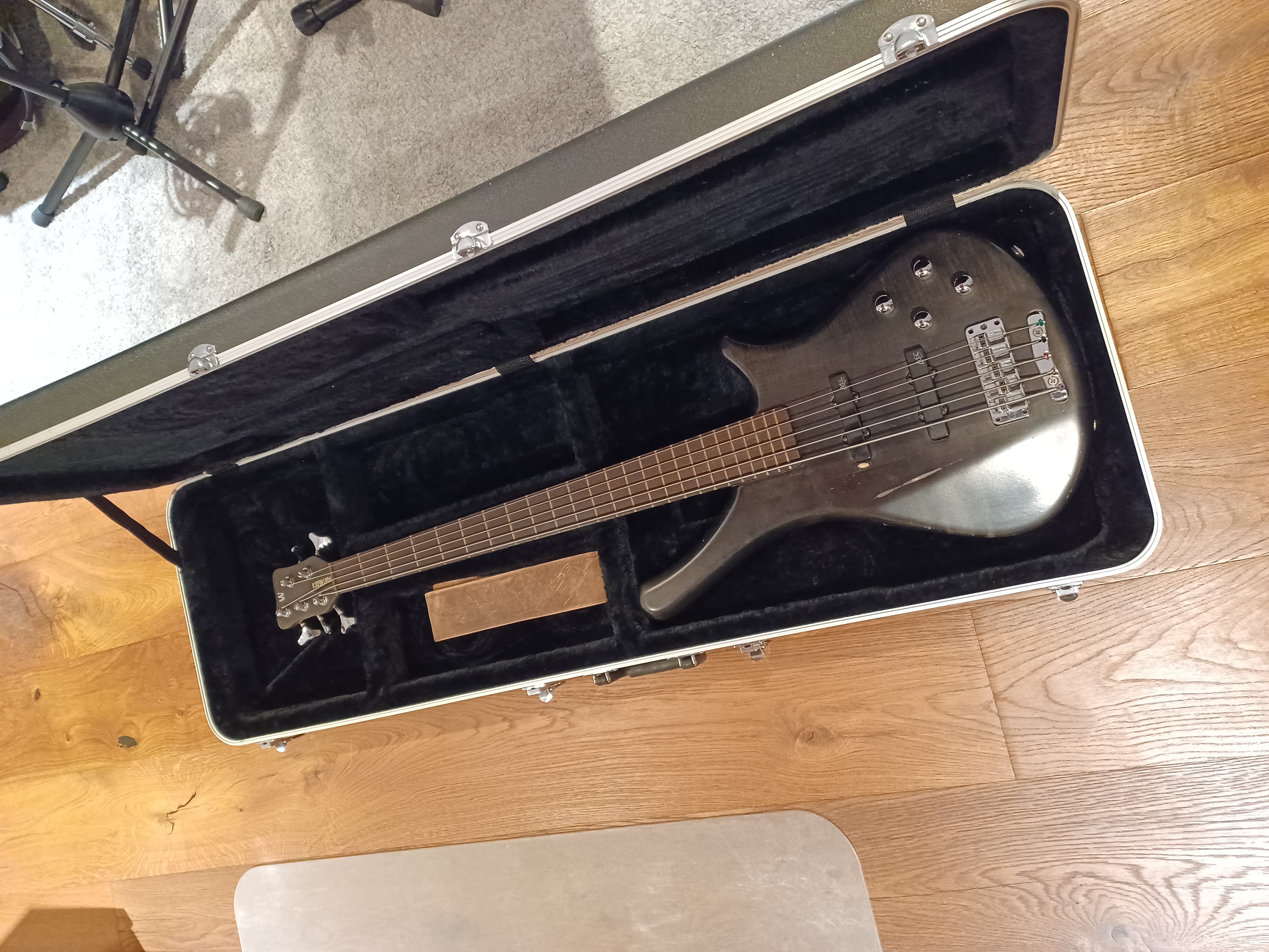 Vends Warwick Fortress One 5 cordes