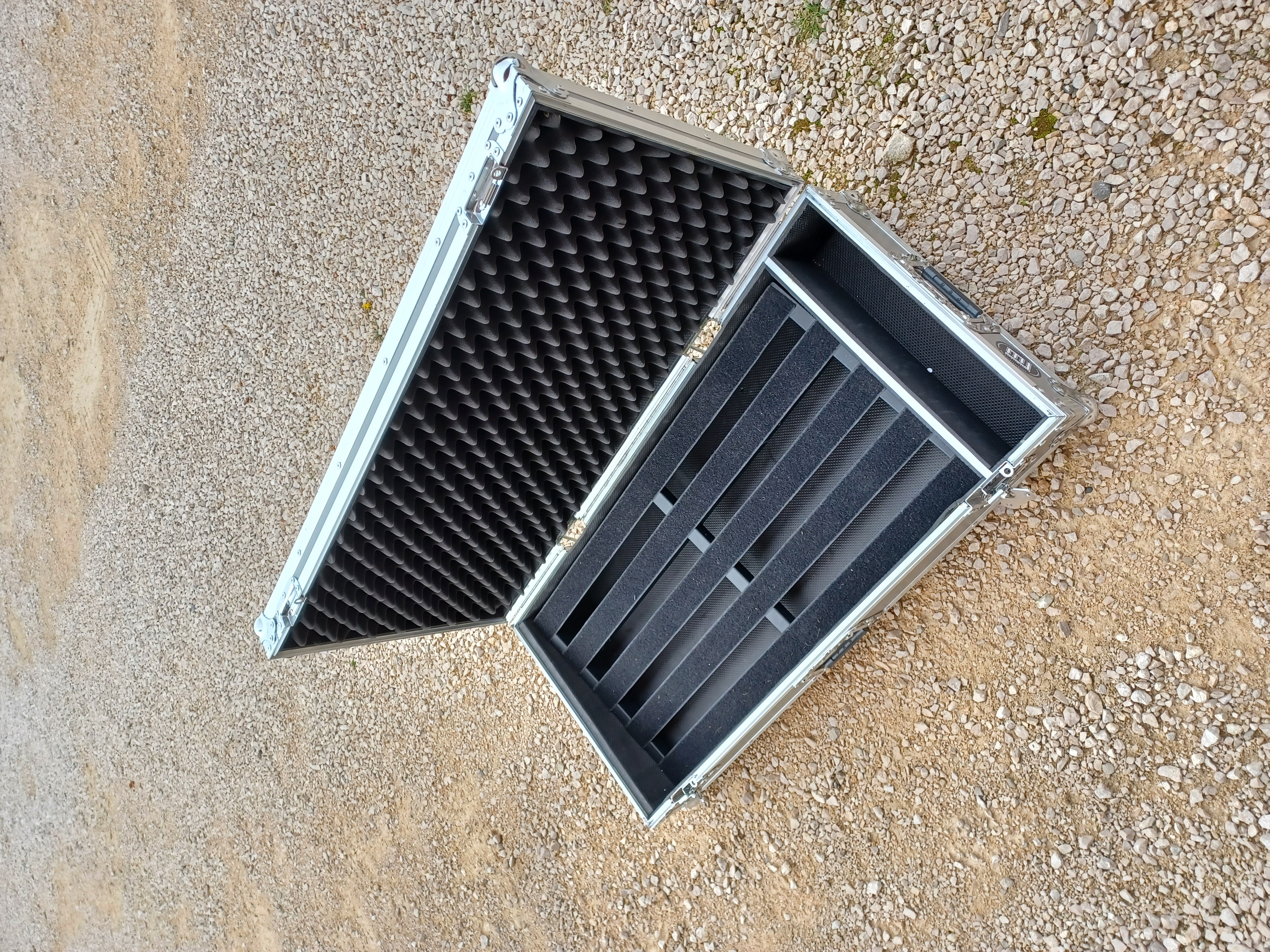 Vends pedalboard Pedaltrain 80x40cm avec flightcase