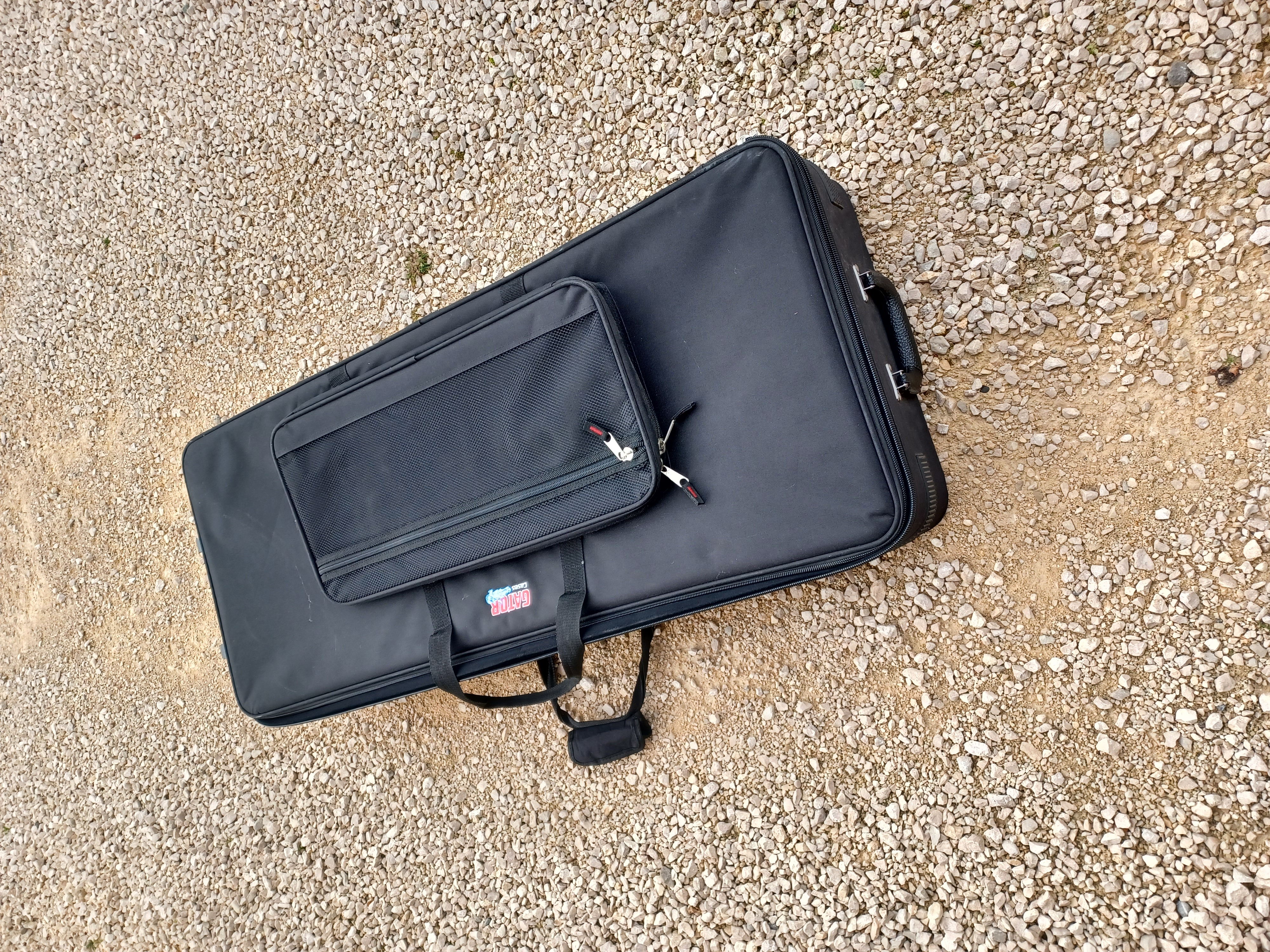 Vends Softcase Gator GK-61-SLIM 