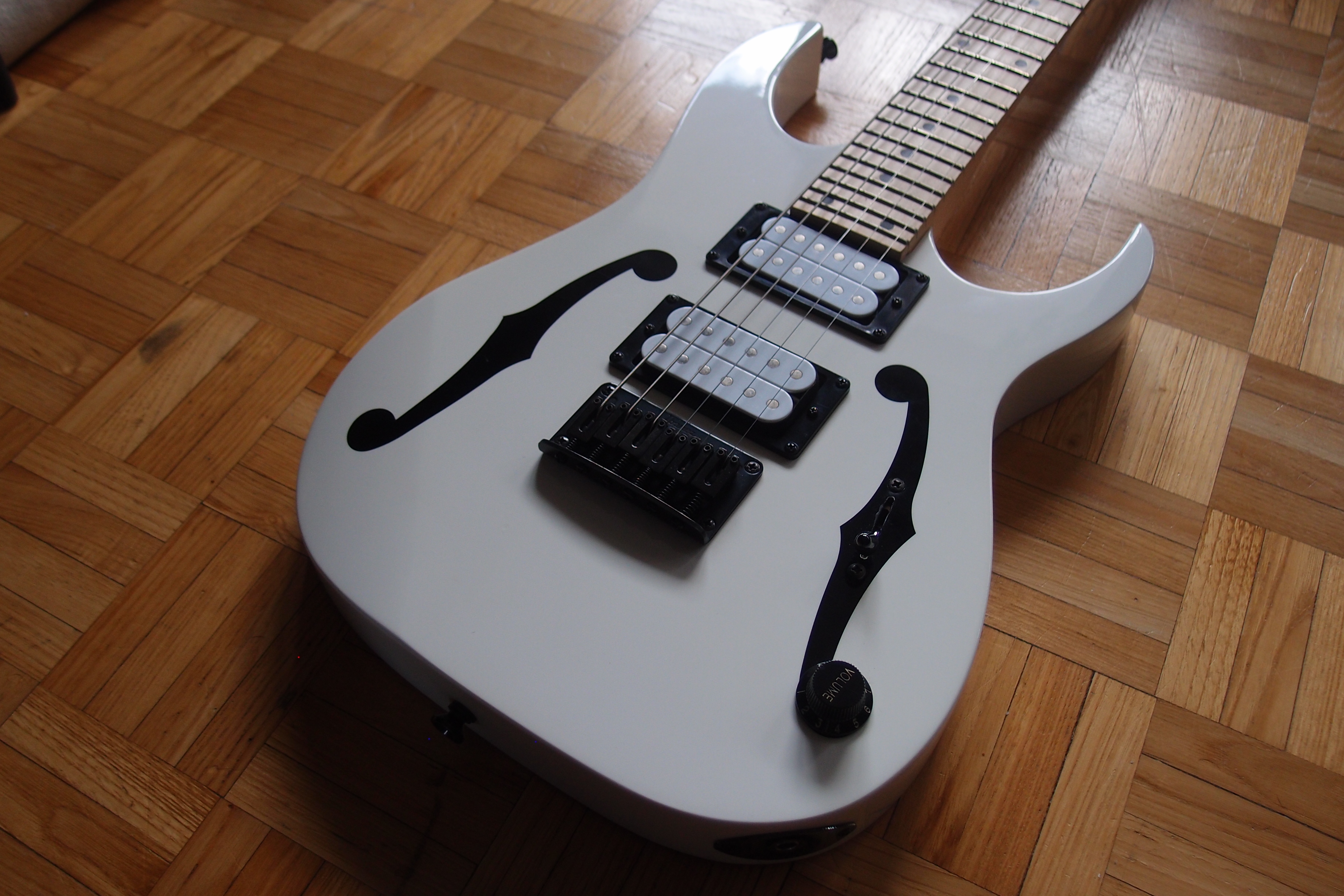 Vends Ibanez Paul Gilbert PGM Mikro