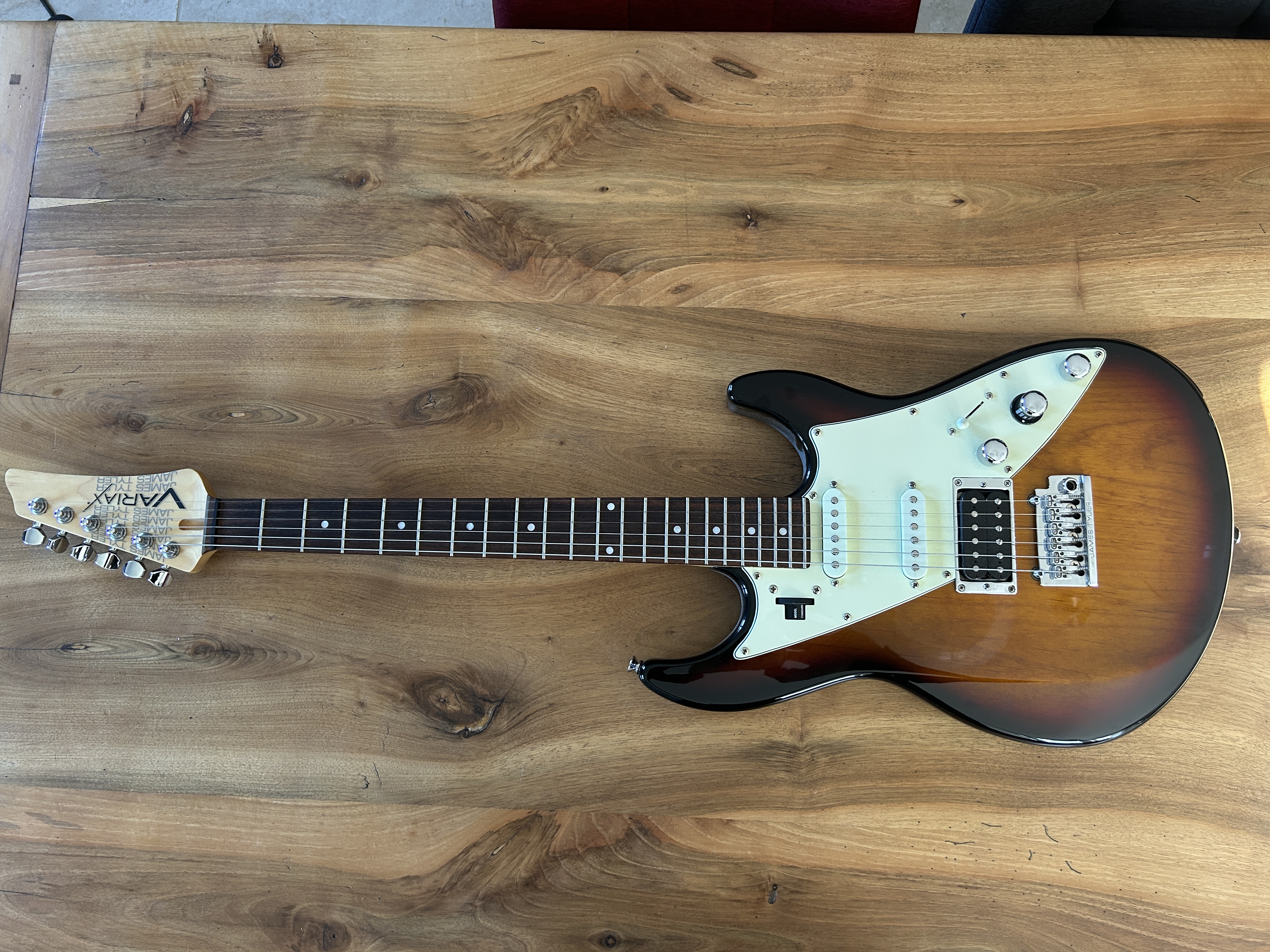 Vends Line 6 James Tyler Variax JTV69 