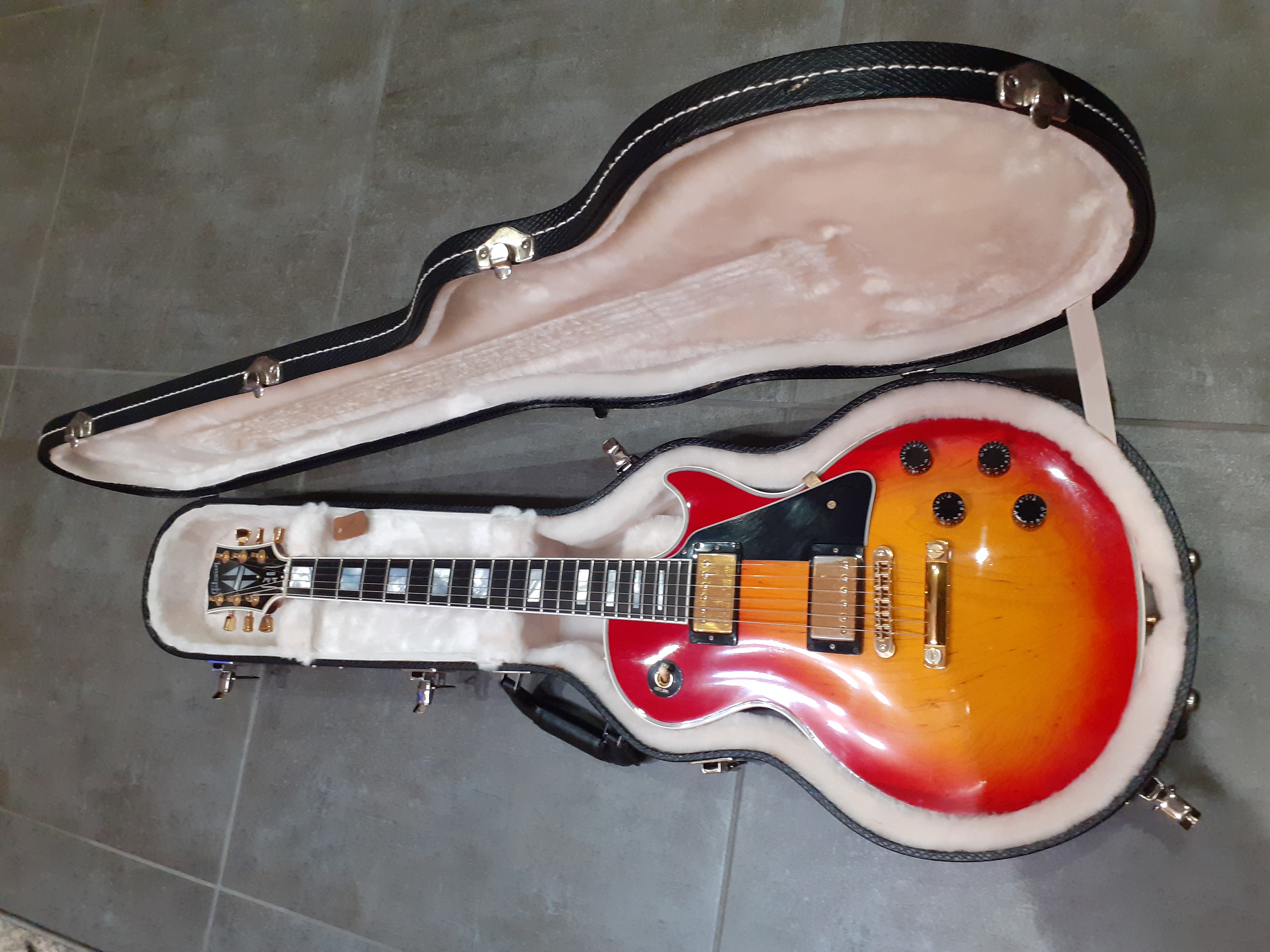 VENDS GIBSON LESPAUL CUSTOM MODELE 1968 HERITAGE CHERRY SUNBURST MANCHE 60 (FIN)