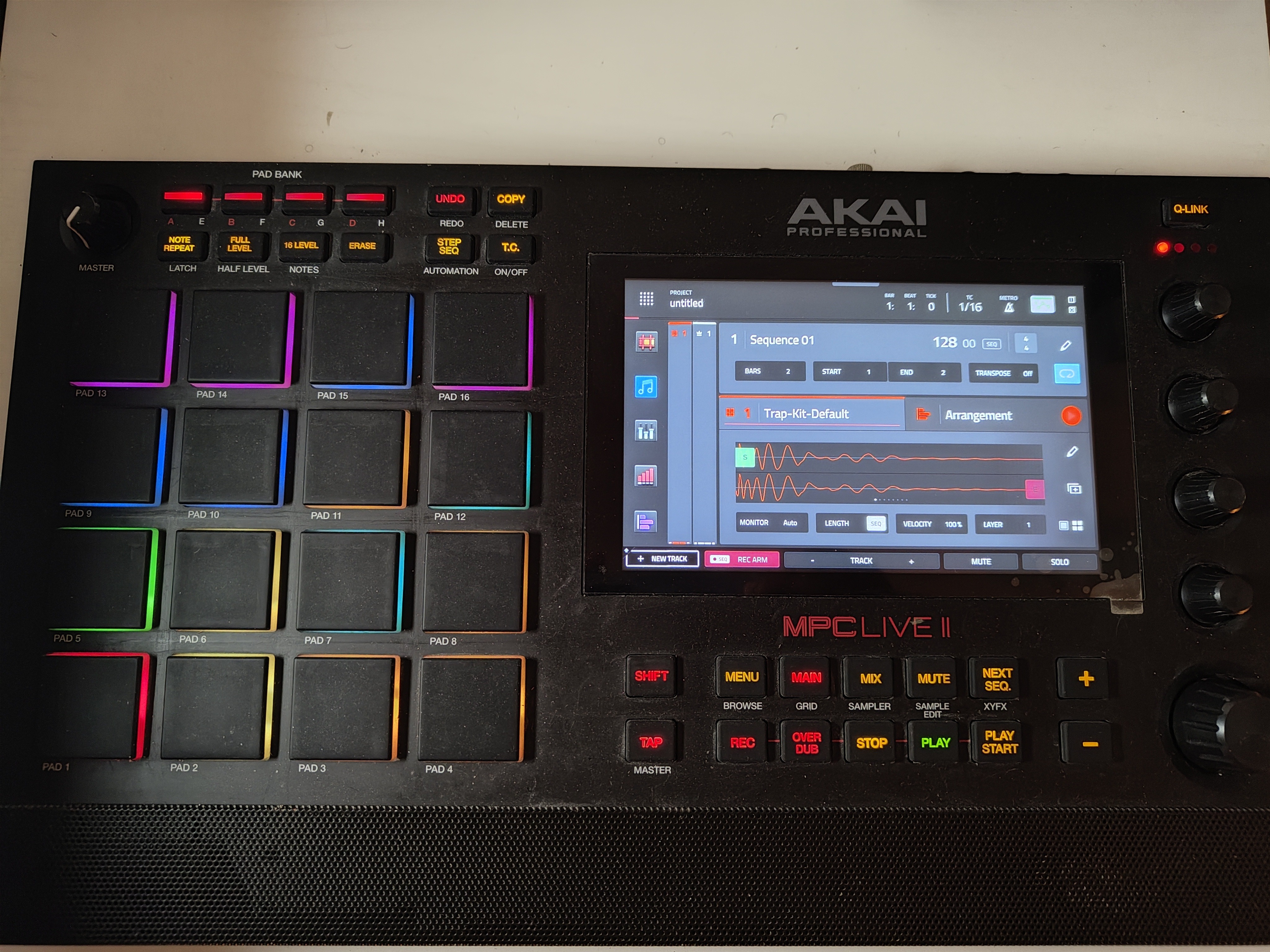 Vends Akai MPC LIVE 2 - Très bon état