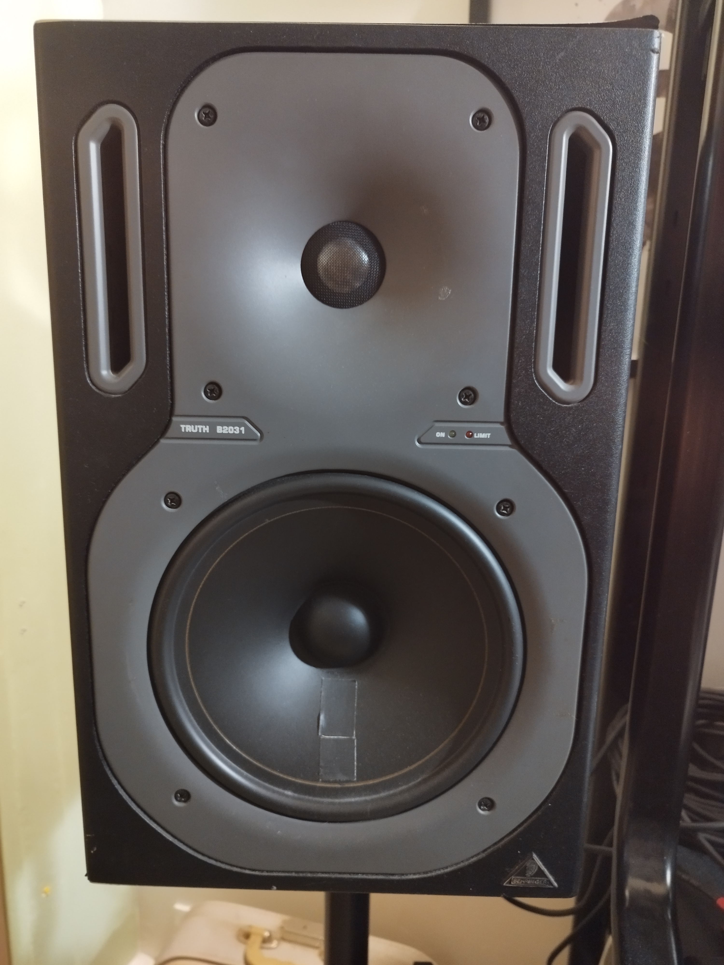 Paire enceinte monitoring Behringer Truth B2031
