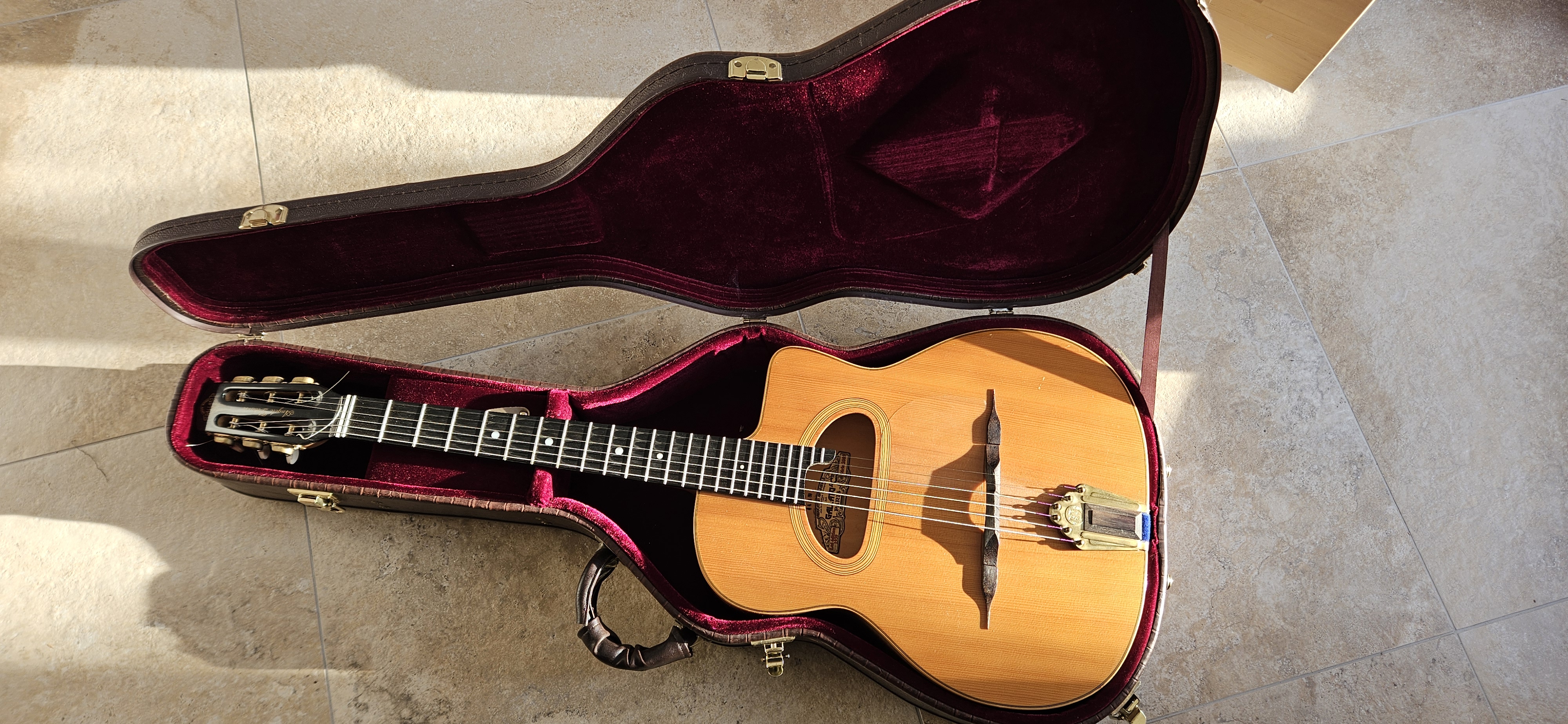 Guitare jazz manouche Gallato Paris – Édition limitée 1939 (Série 2009))