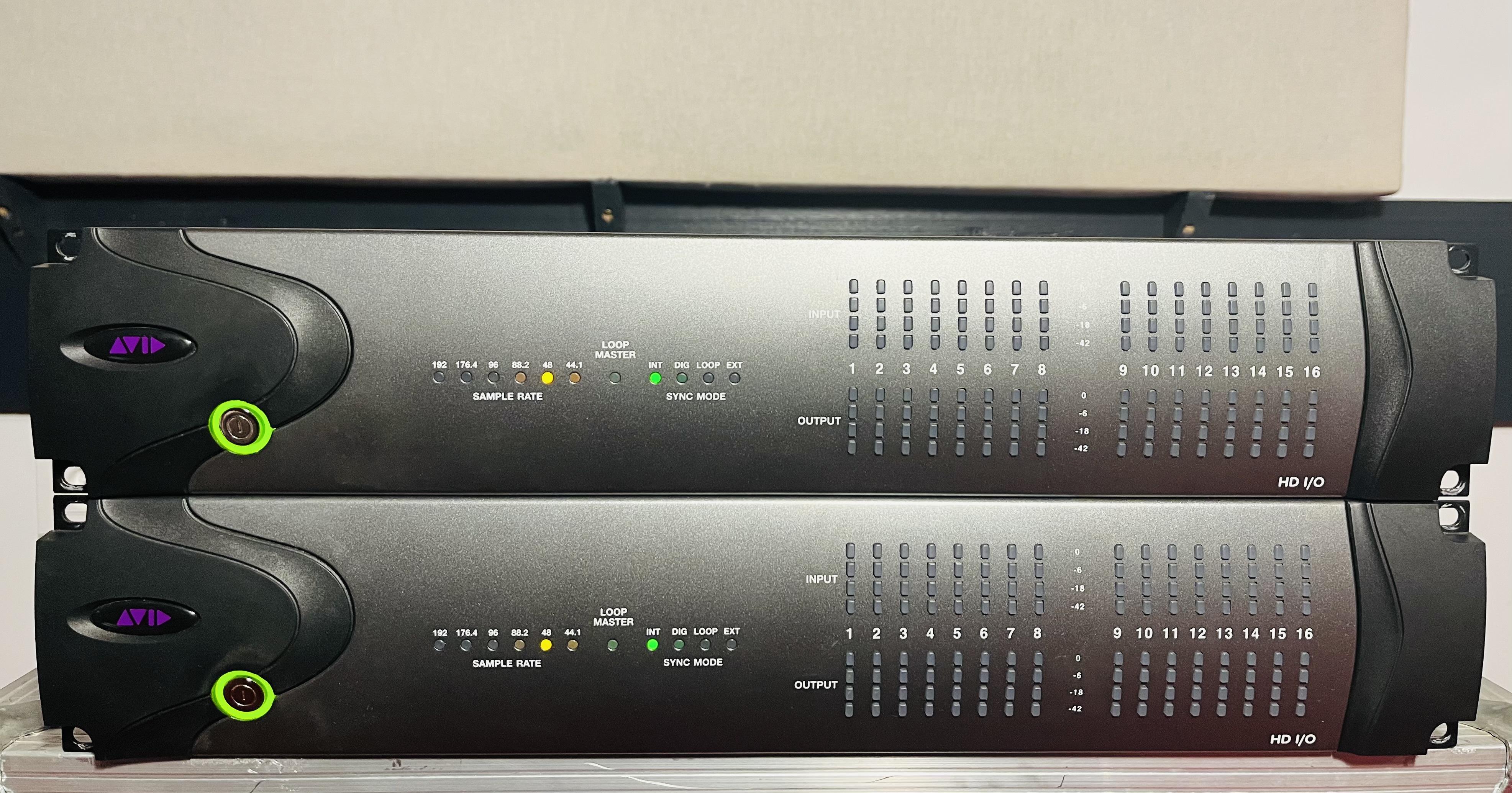 Vends deux cartes son AVID HD I/O 16X16 Analog .Très bon état. 