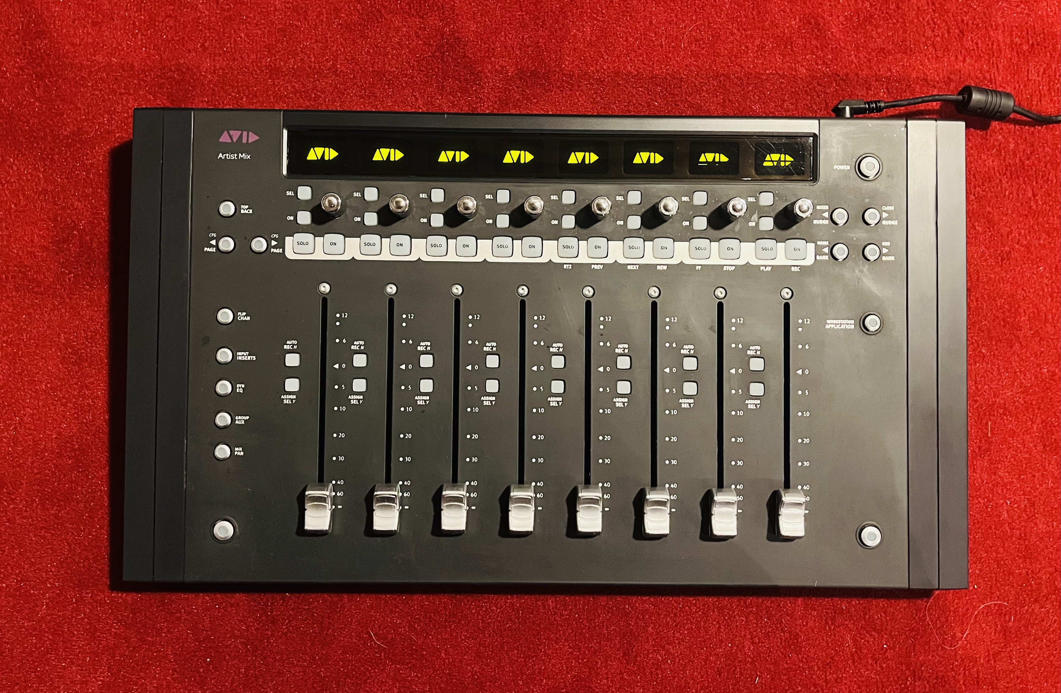 Vends surface de contrôle ARTIST MIX Très bon état.