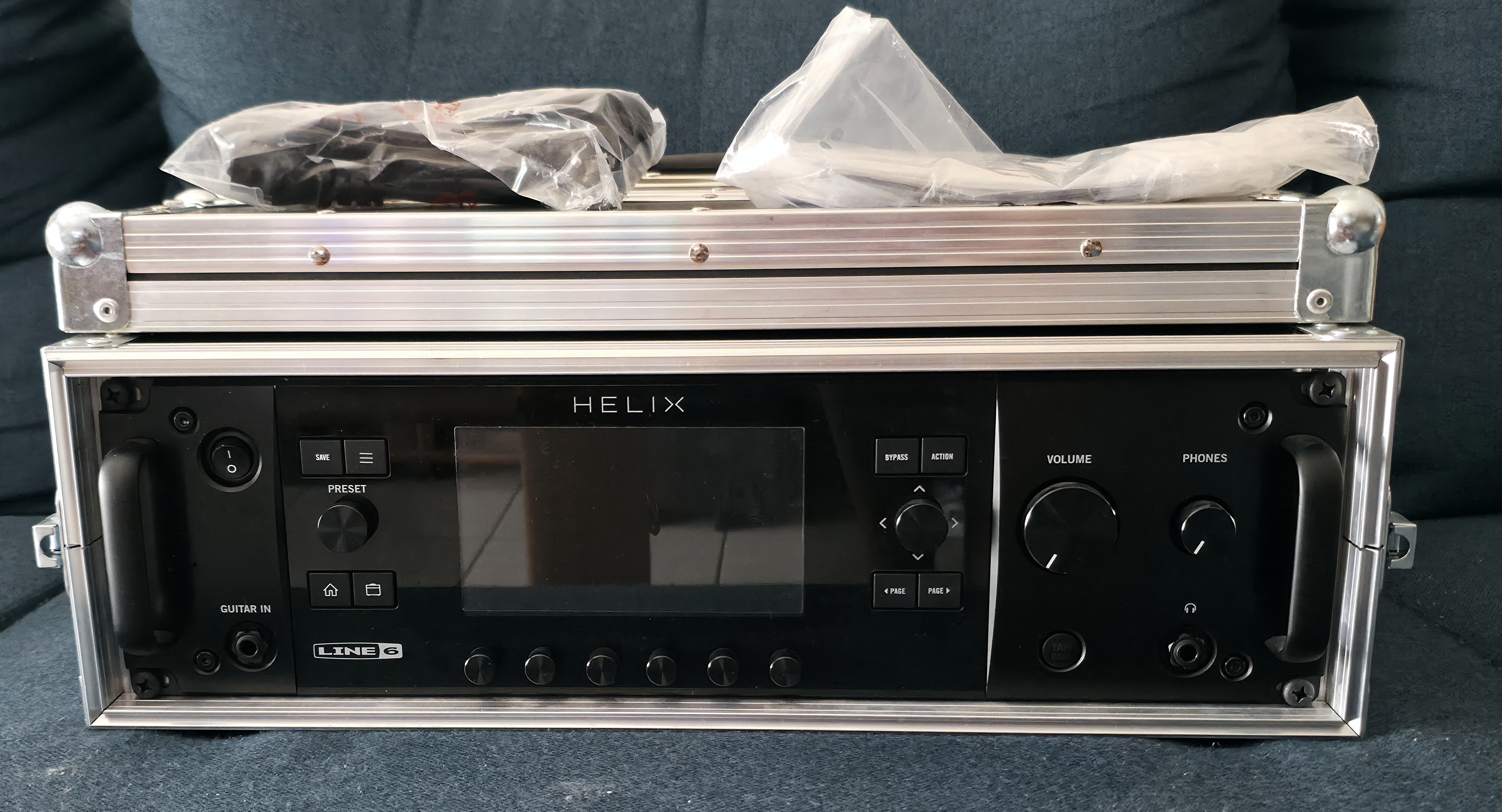 Line 6 Helix Rack Guitar Processor + pédalier Line 6 control