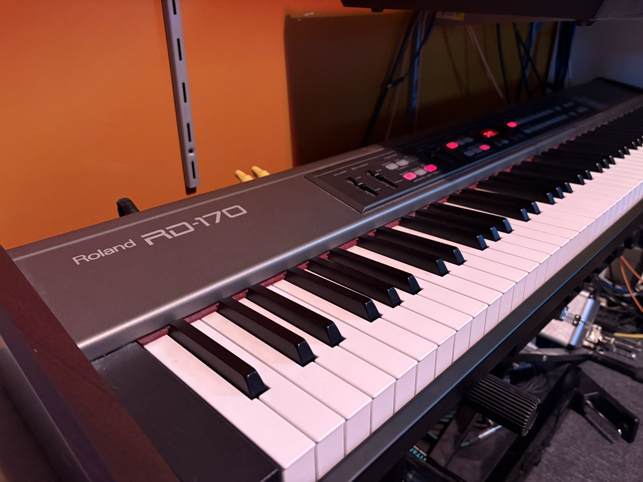 Piano numérique Roland RD-170 88 touches + pédale de sustain