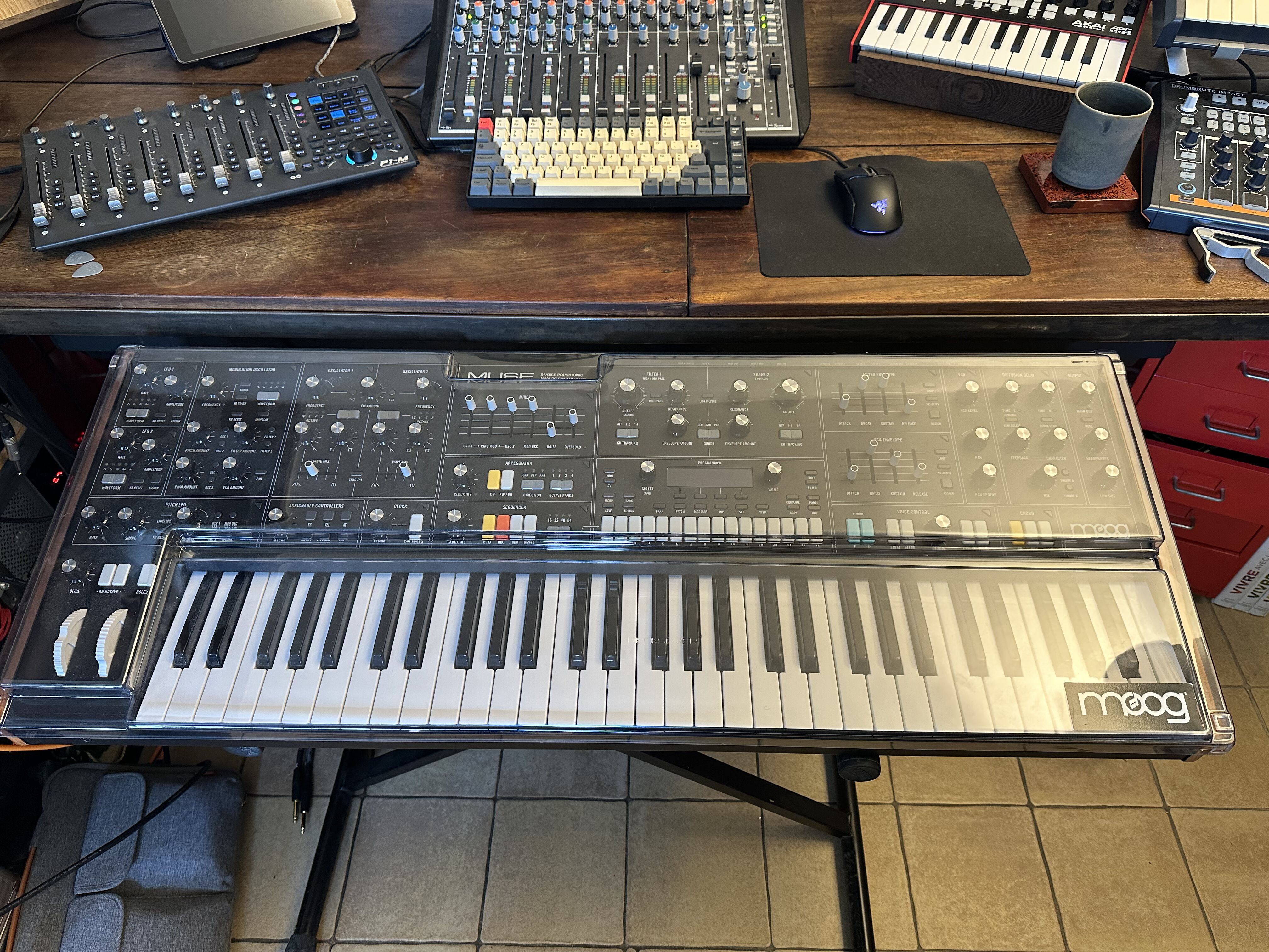 Moog Muse 2 ans garantie thomann + Decksaver + 2 bank de preset Valeur 3400€