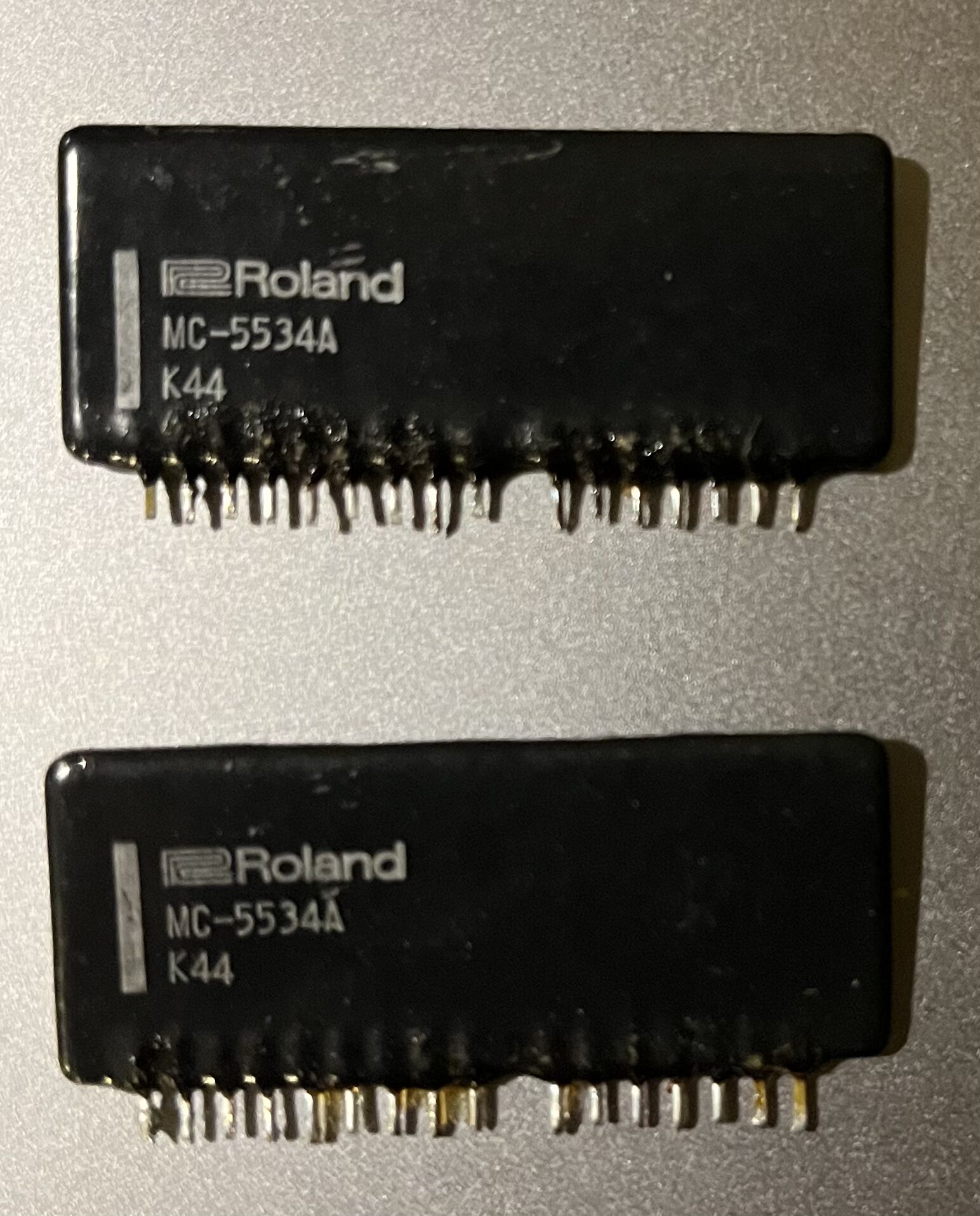 Vends 2 puces Wave Generator MC-5534A pour Roland Juno 106