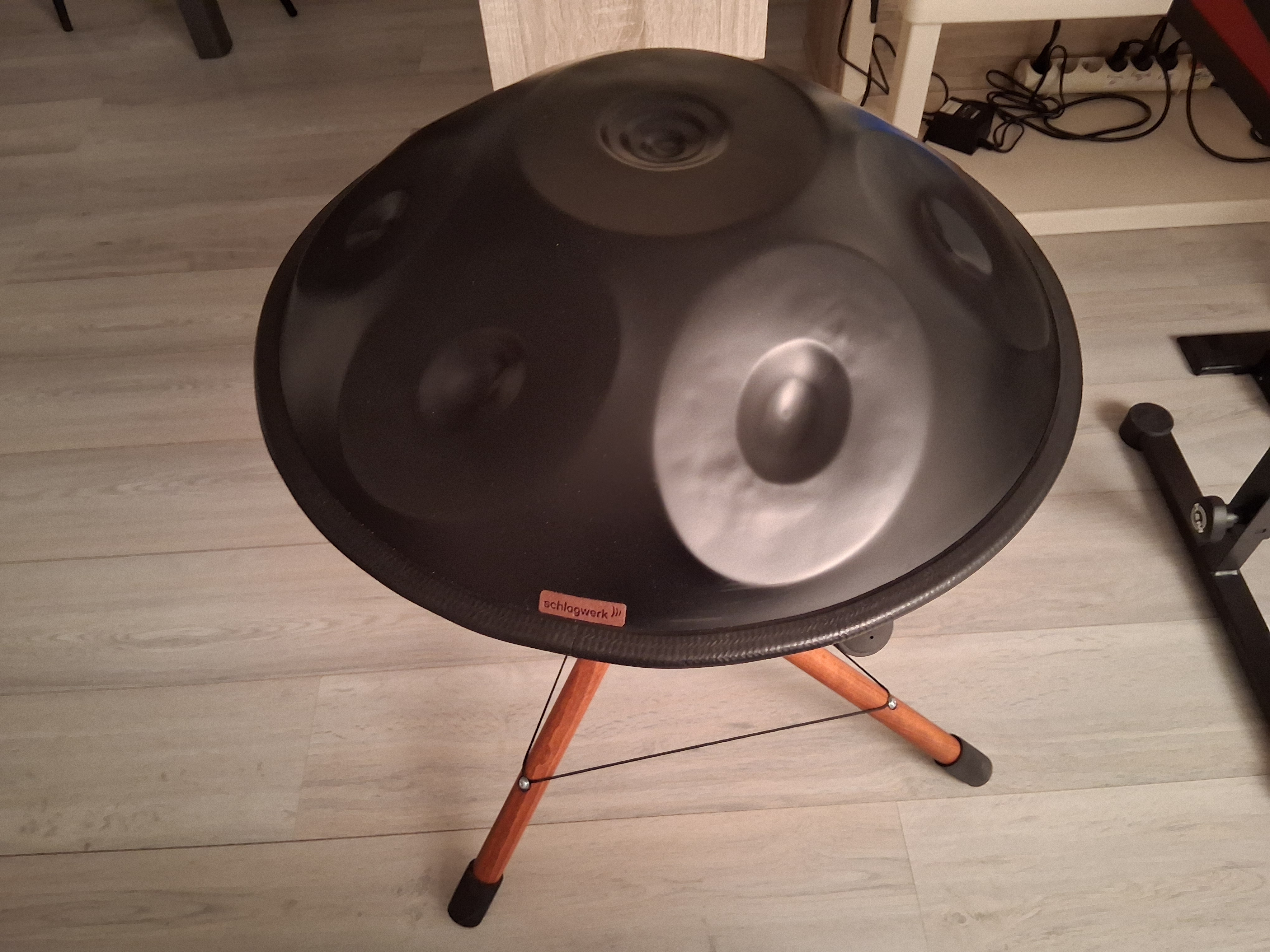 vends Celtic handpan avec housse sac à dos et trépied