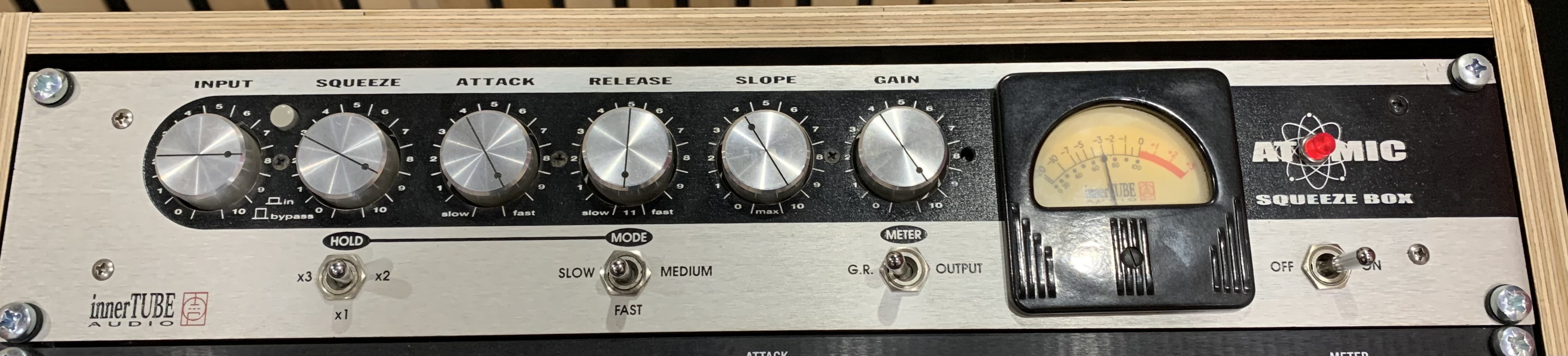 Atomic Squeeze Box Mono