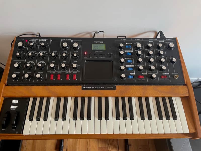 VENDS MINIMOOG VOYAGER BON ETAT 