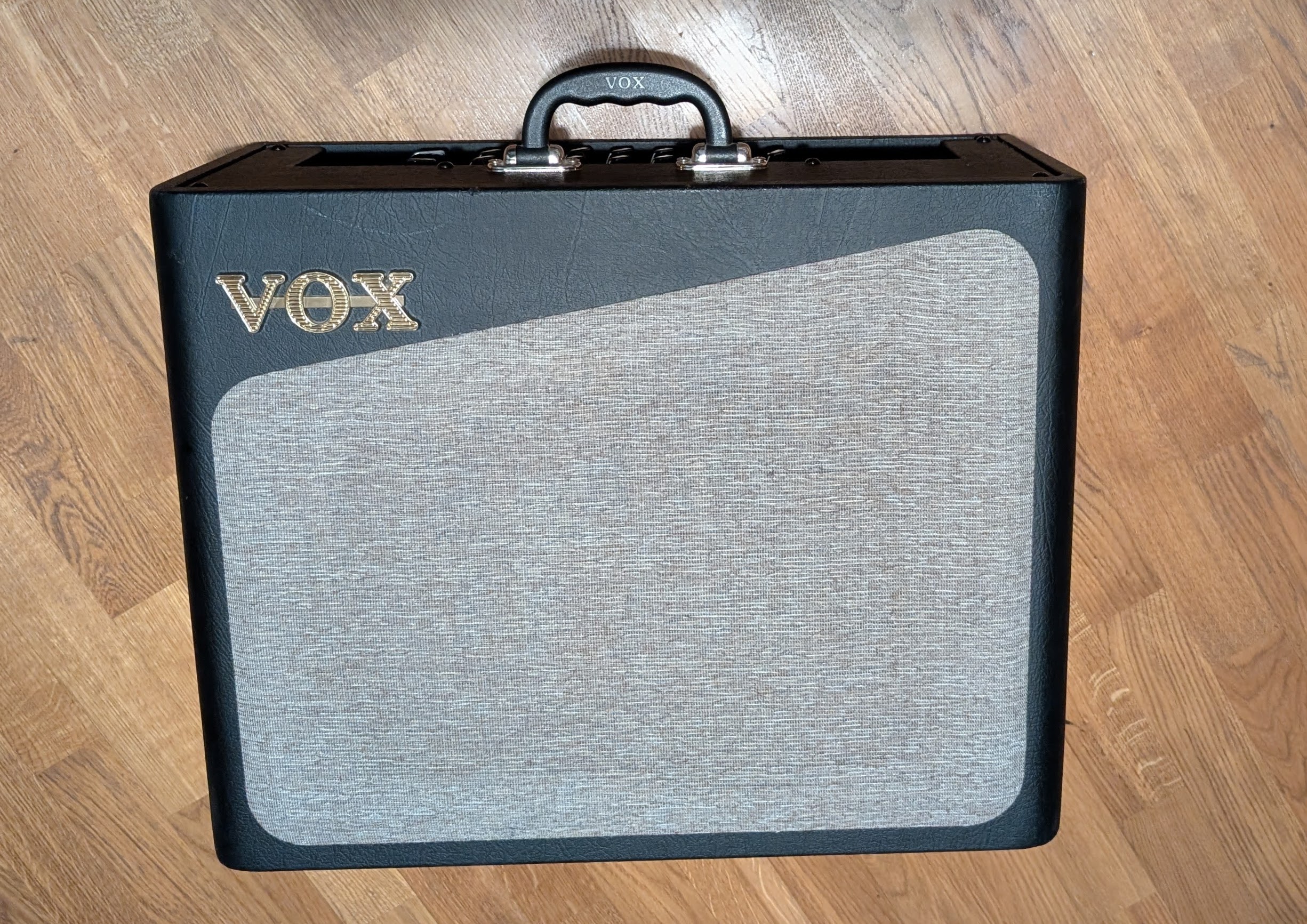 Ampli guitare Vox AV30 avec pédale cinq footswitch en parfait état