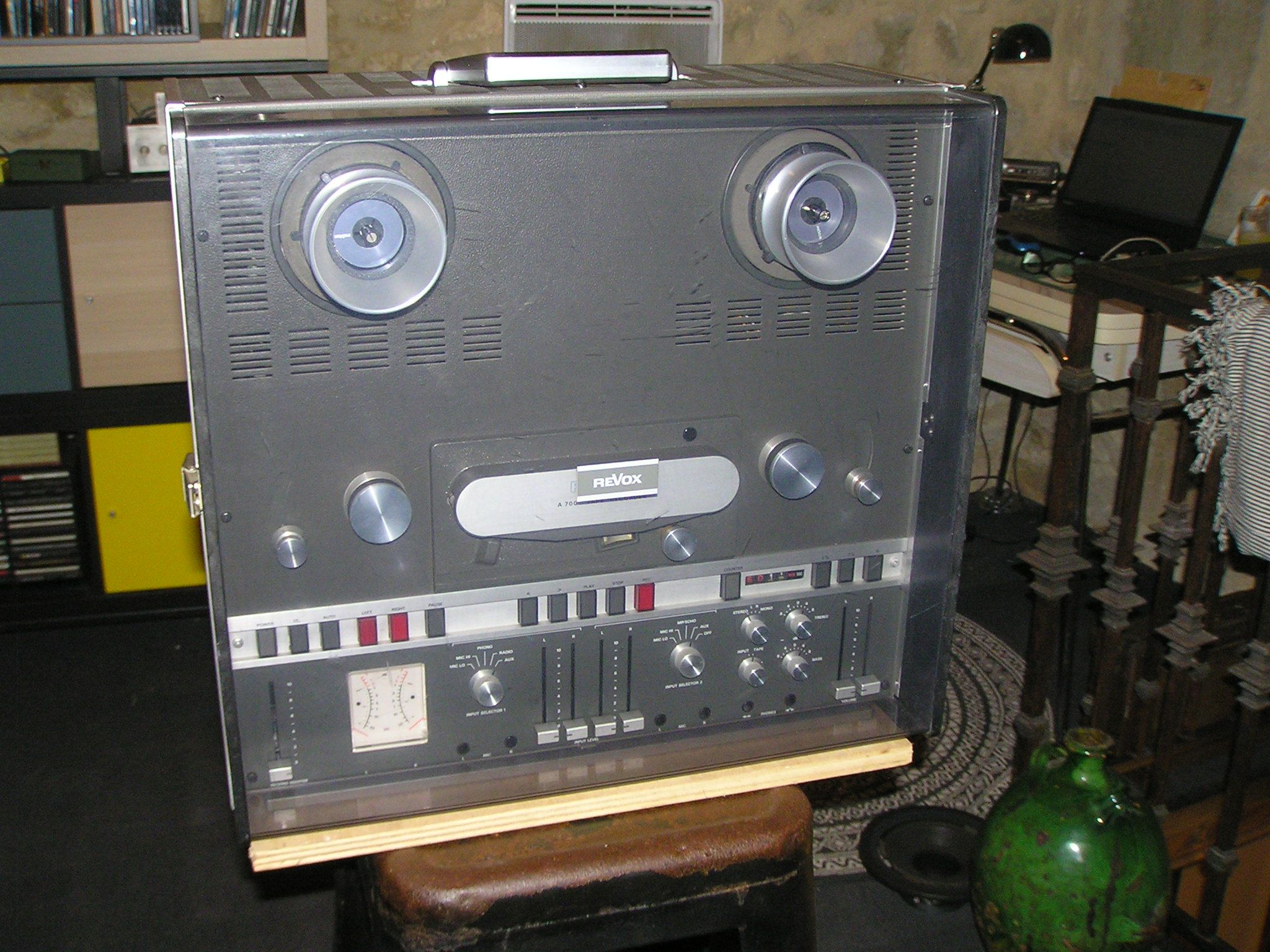 Bonjour, je propose ce lecteur à bande Revox a700