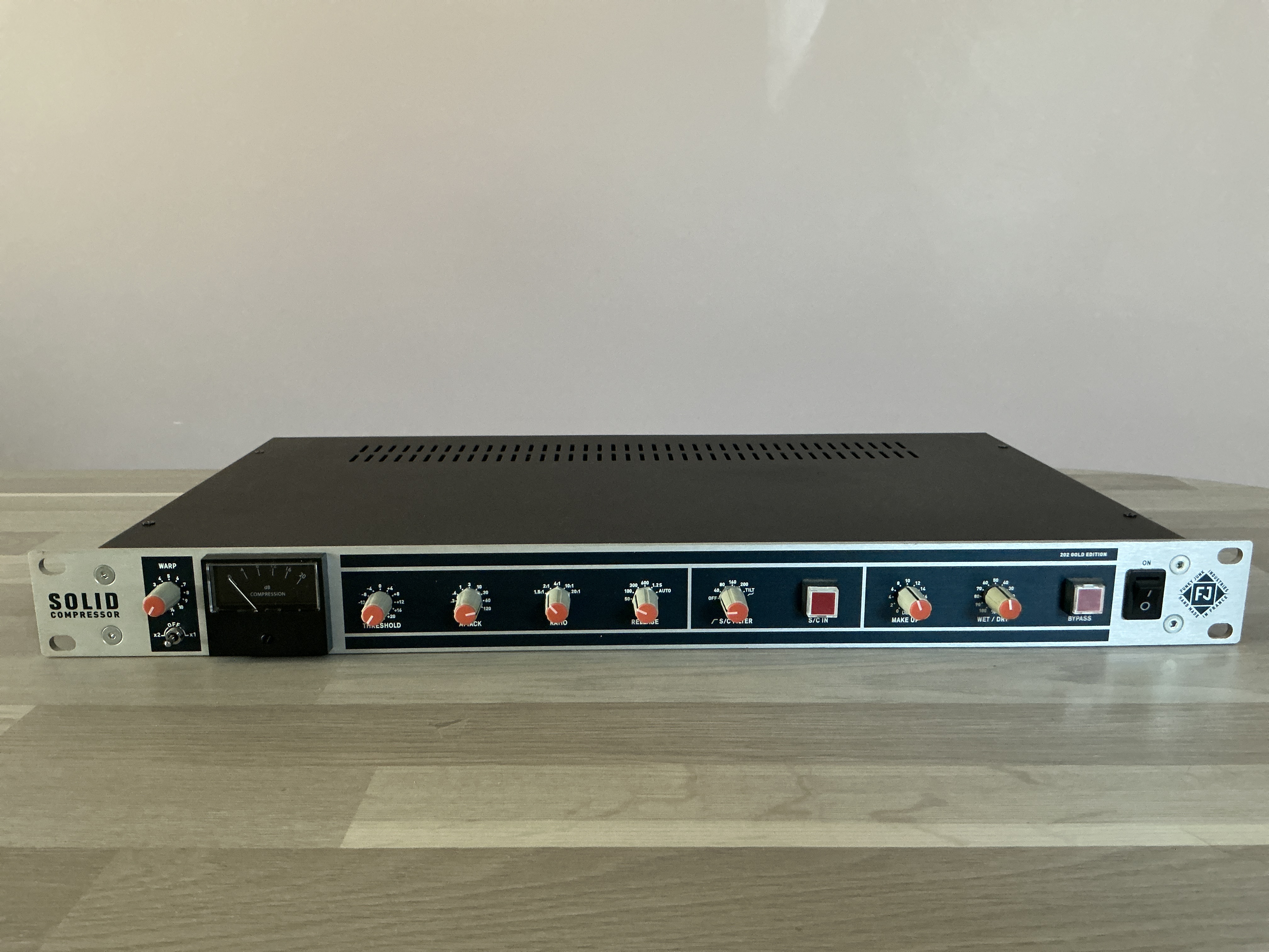 Compresseur de Studio FUNKY JUNK « 202 Gold Edition » en Rack