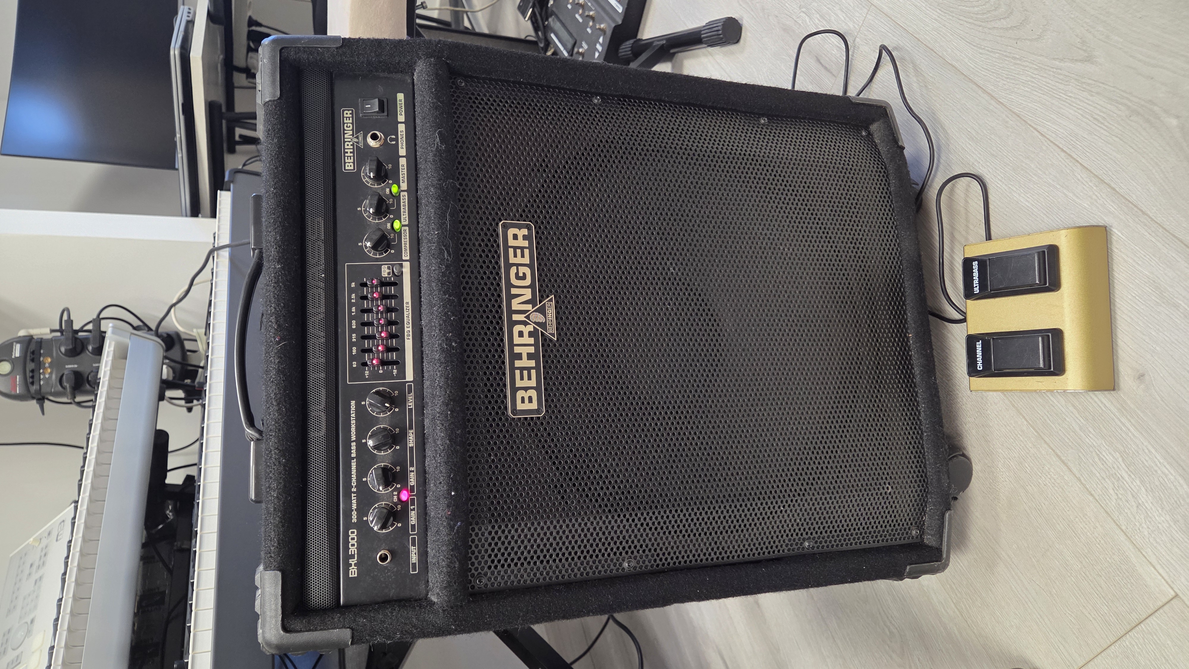 Behringer BXL3000 Ultrabass - Un monstre de 300W au rapport Q/P imbattable