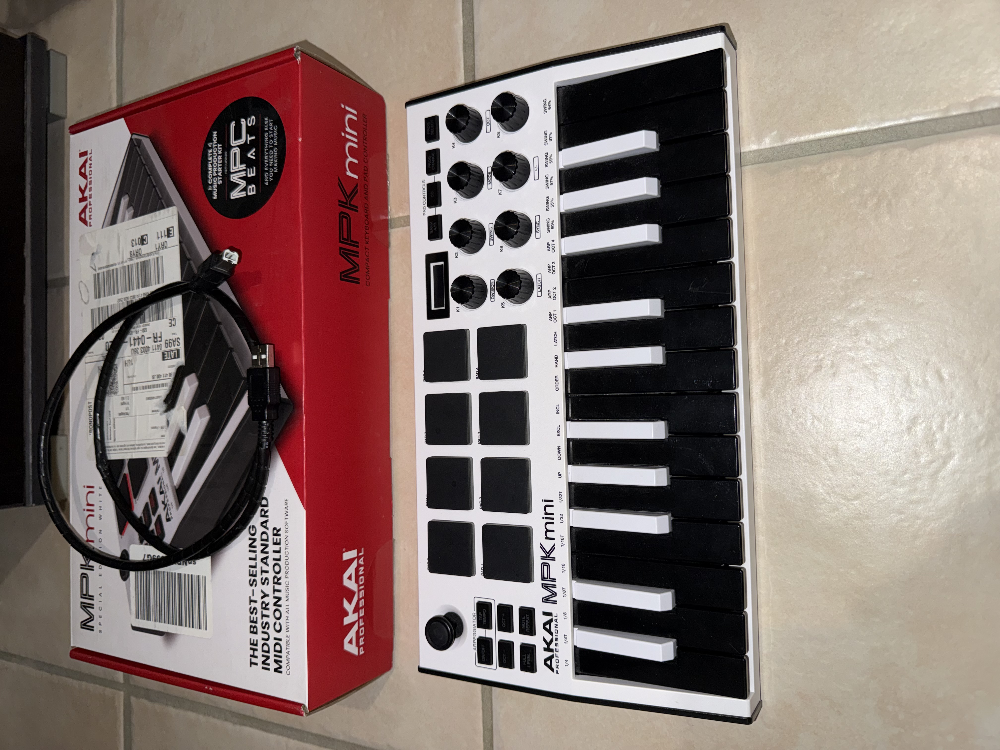 Akai mpk mini special edition white